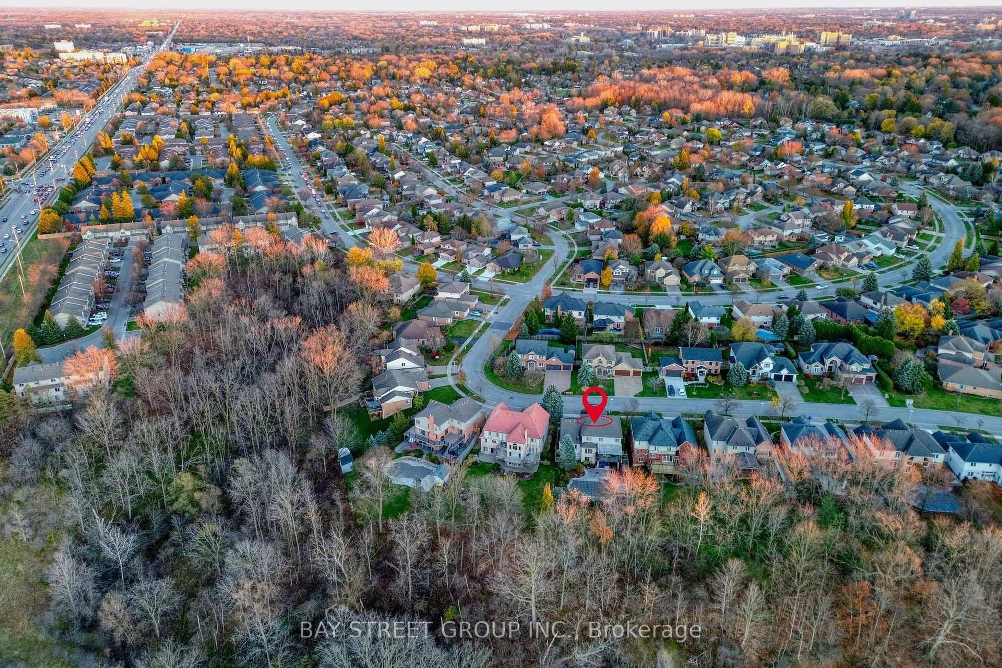 A pic from outside/outdoor area/front of a property/back of a property/a pic from drone, unknown for 107 GLENRIDGE Cres, London Ontario N6G 4X9