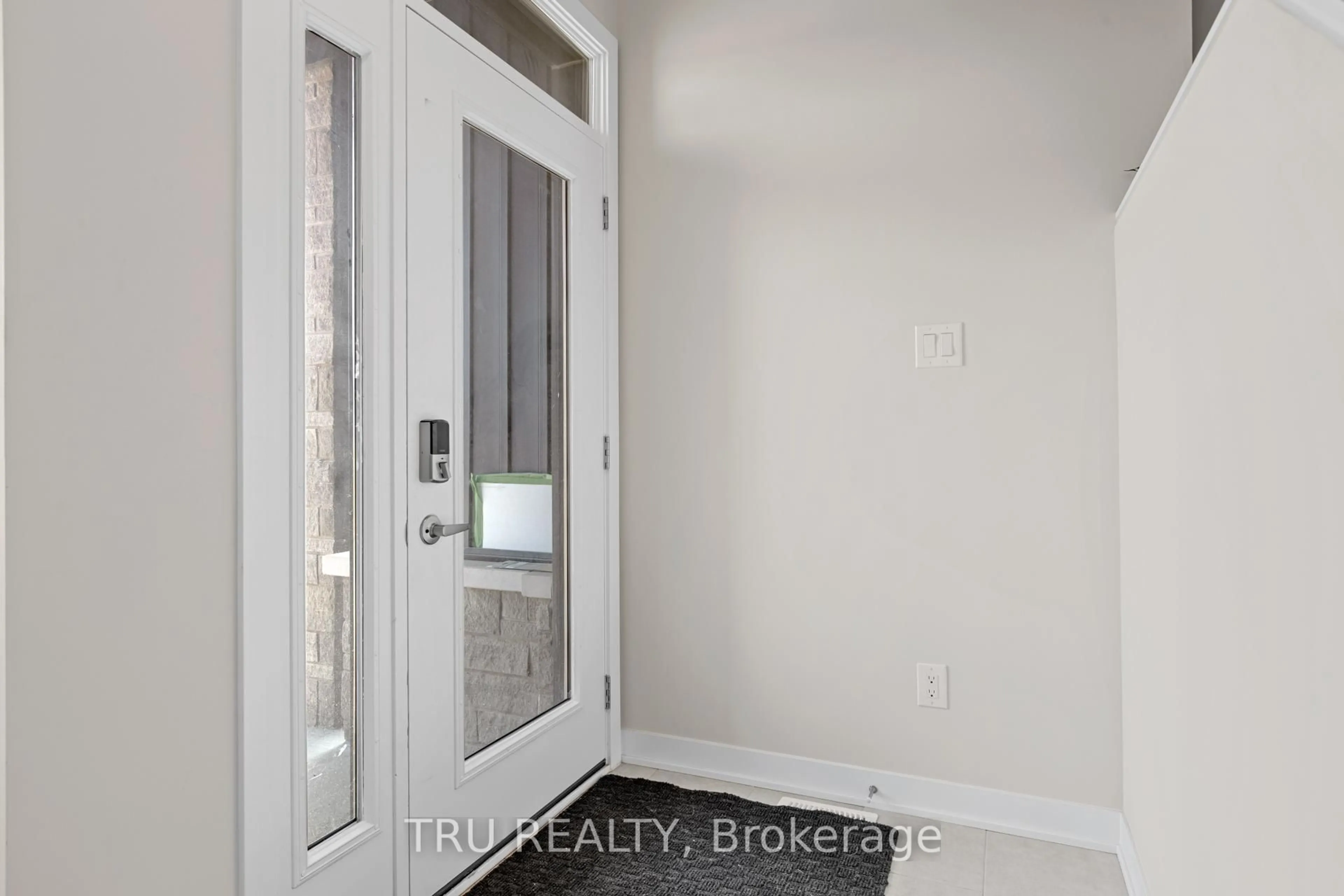 Indoor entryway for 398 Peninsula Rd, Barrhaven Ontario K2J 7M5