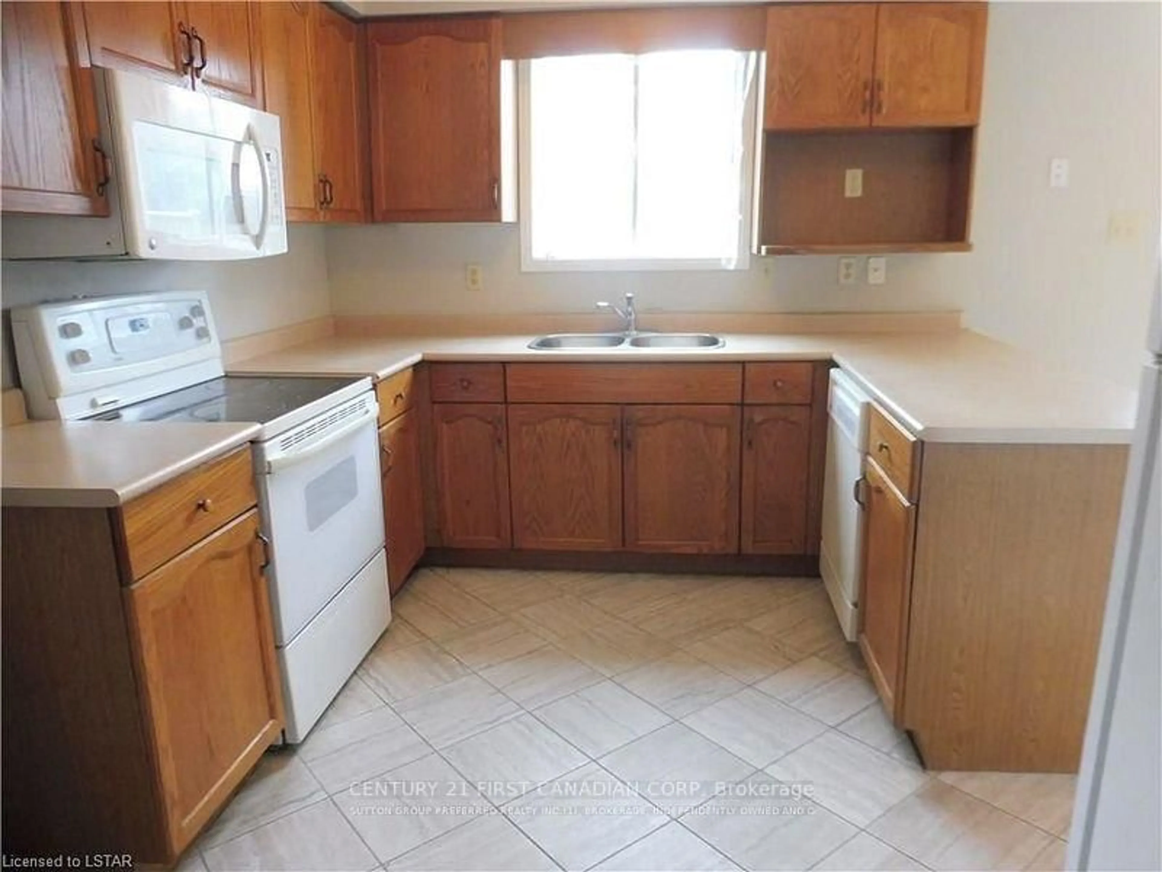 Standard kitchen, ceramic/tile floor for 1916 Marconi Blvd, London Ontario N5V 4T5