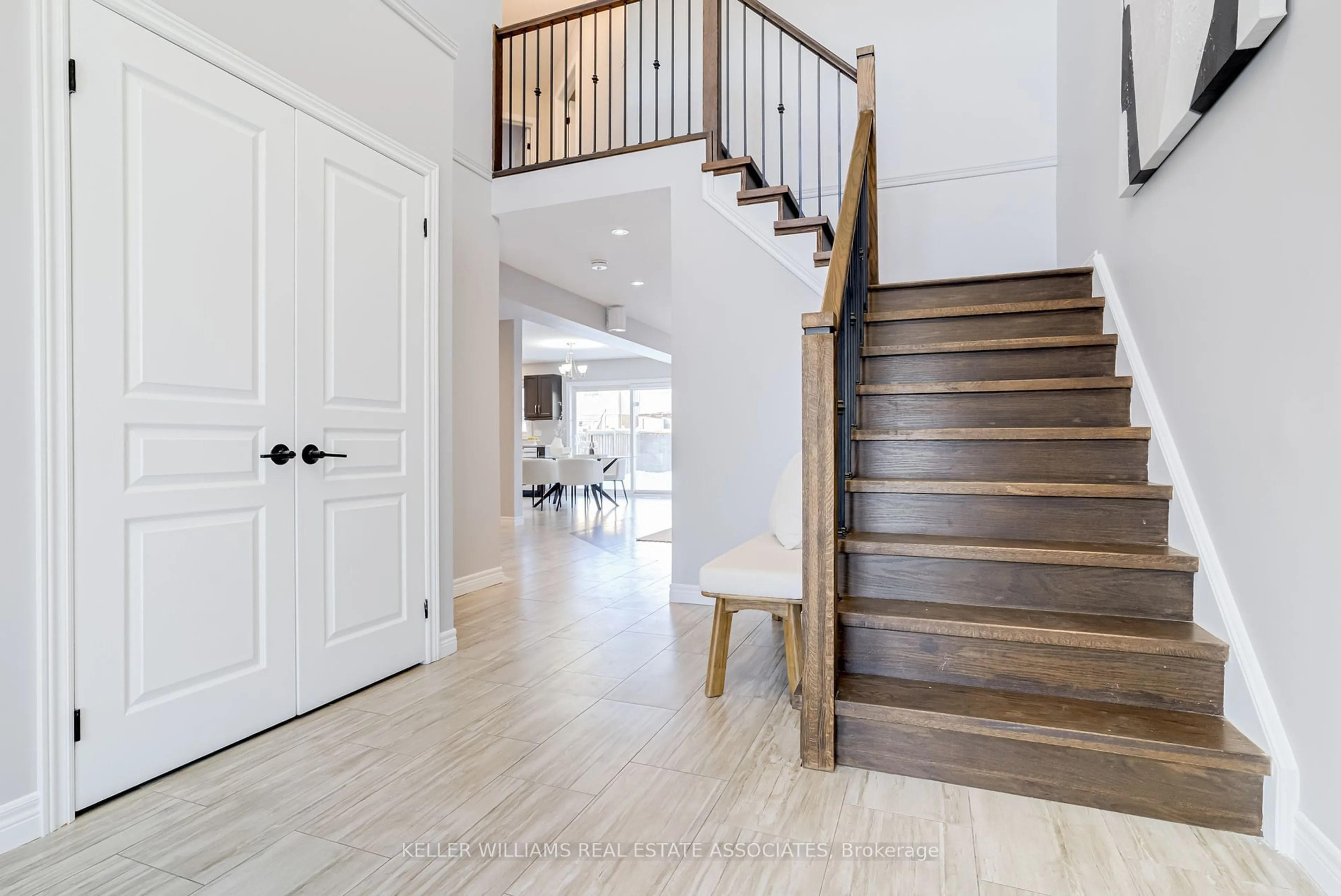 Indoor entryway for 10 Stuckey Lane, East Luther Grand Valley Ontario L9W 6W5