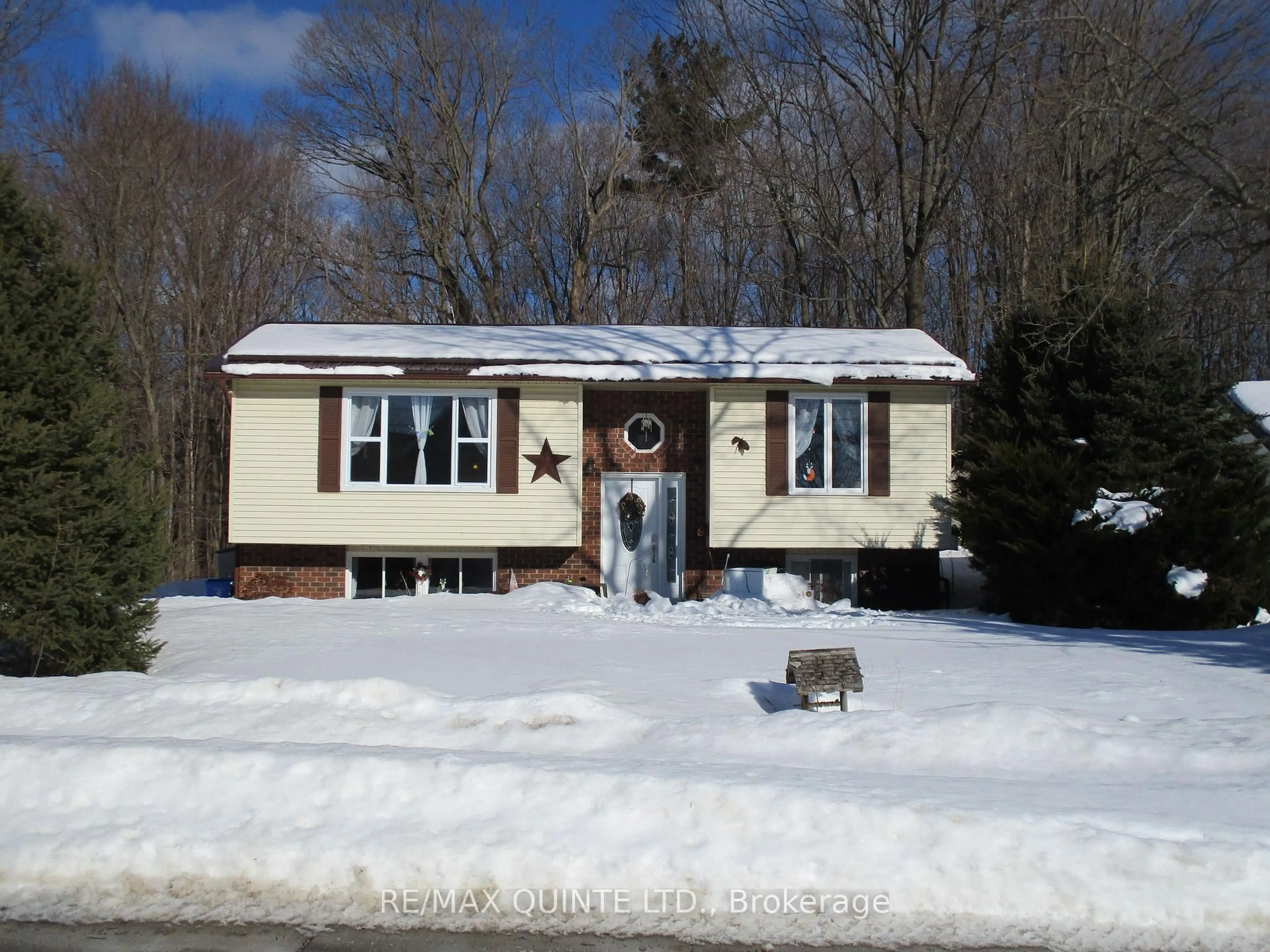 Home with vinyl exterior material, street for 20 Crawford Dr, Marmora and Lake Ontario K0K 2M0