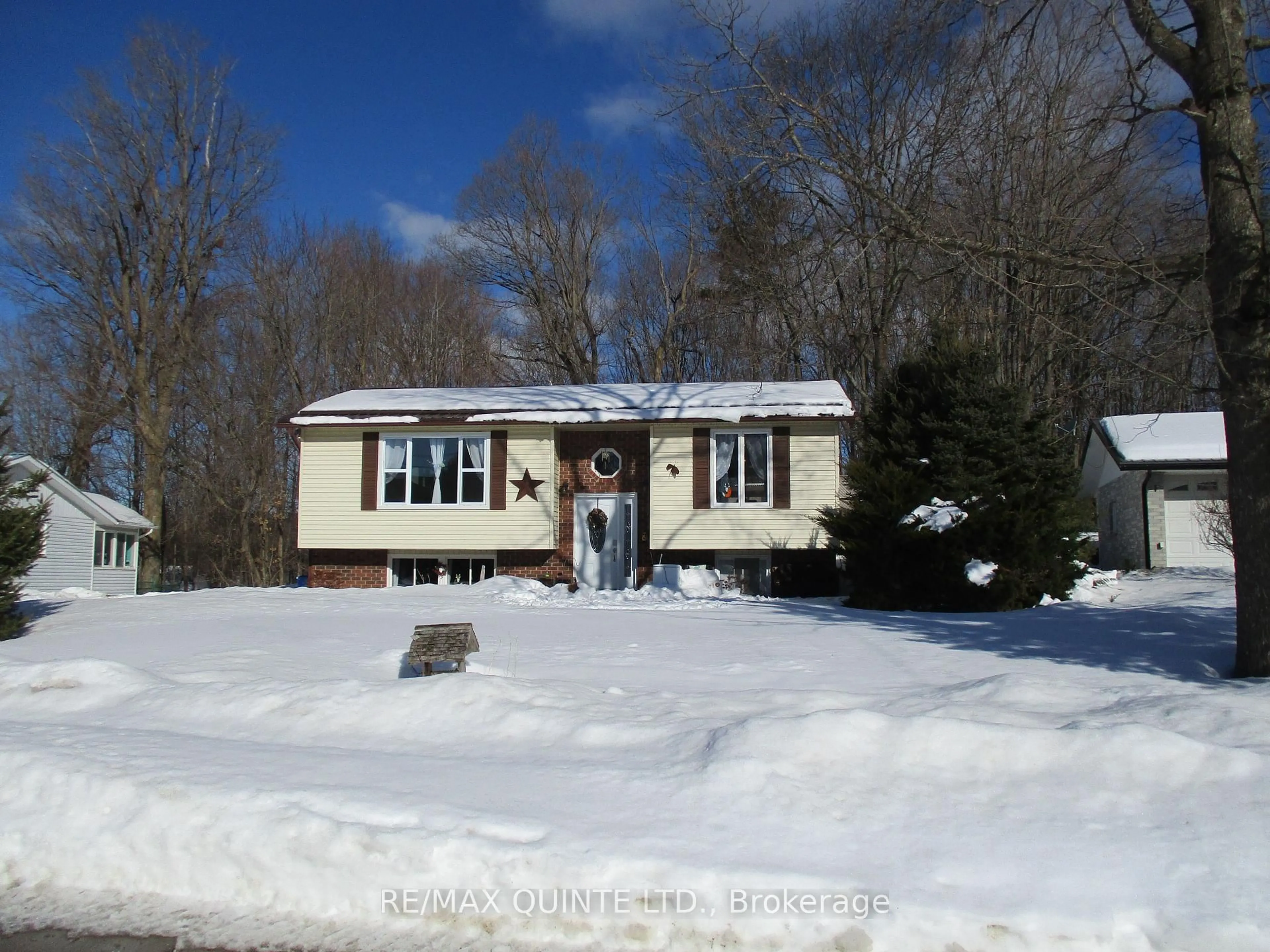 Home with vinyl exterior material, street for 20 Crawford Dr, Marmora and Lake Ontario K0K 2M0