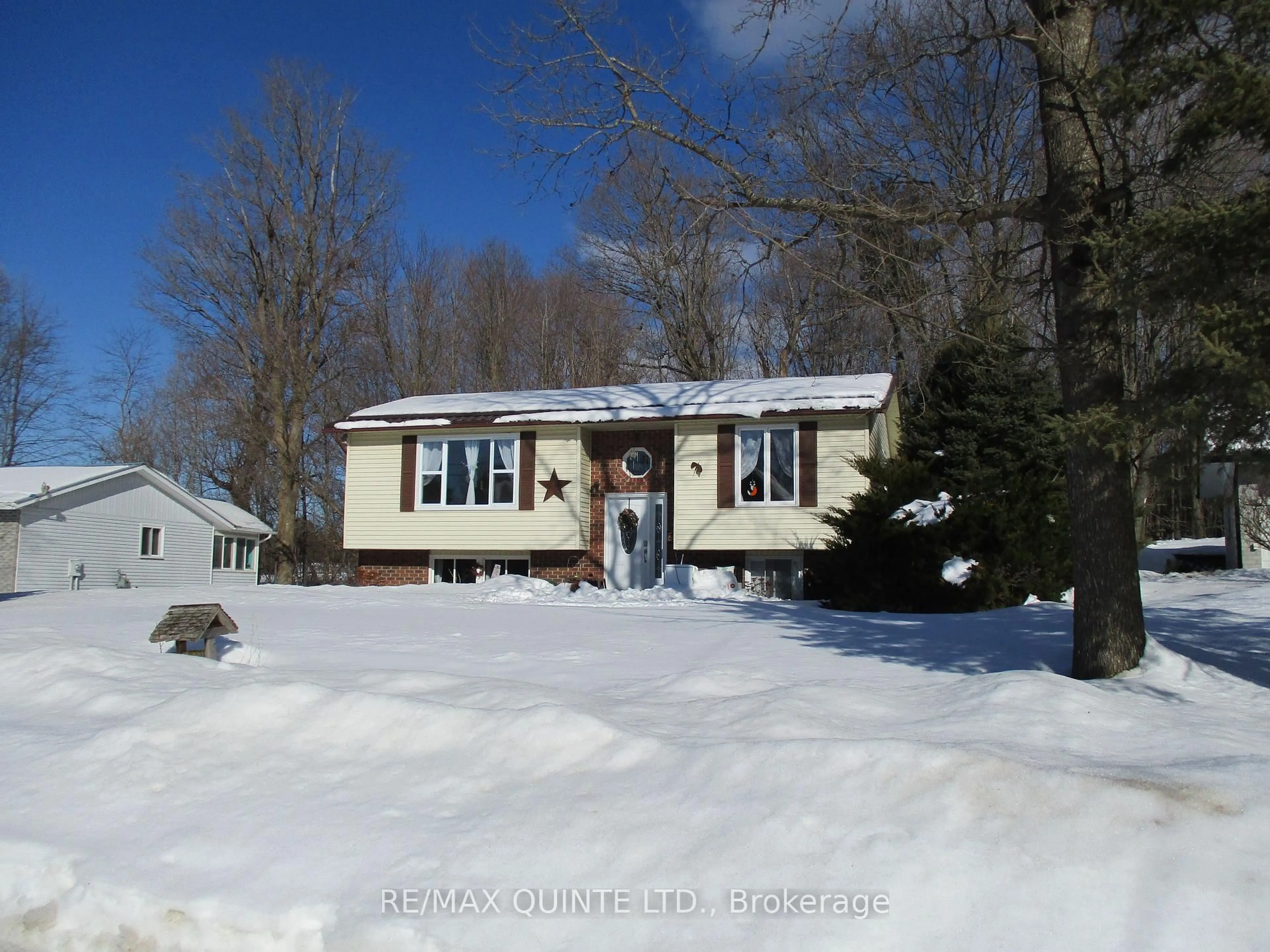 Home with vinyl exterior material, street for 20 Crawford Dr, Marmora and Lake Ontario K0K 2M0