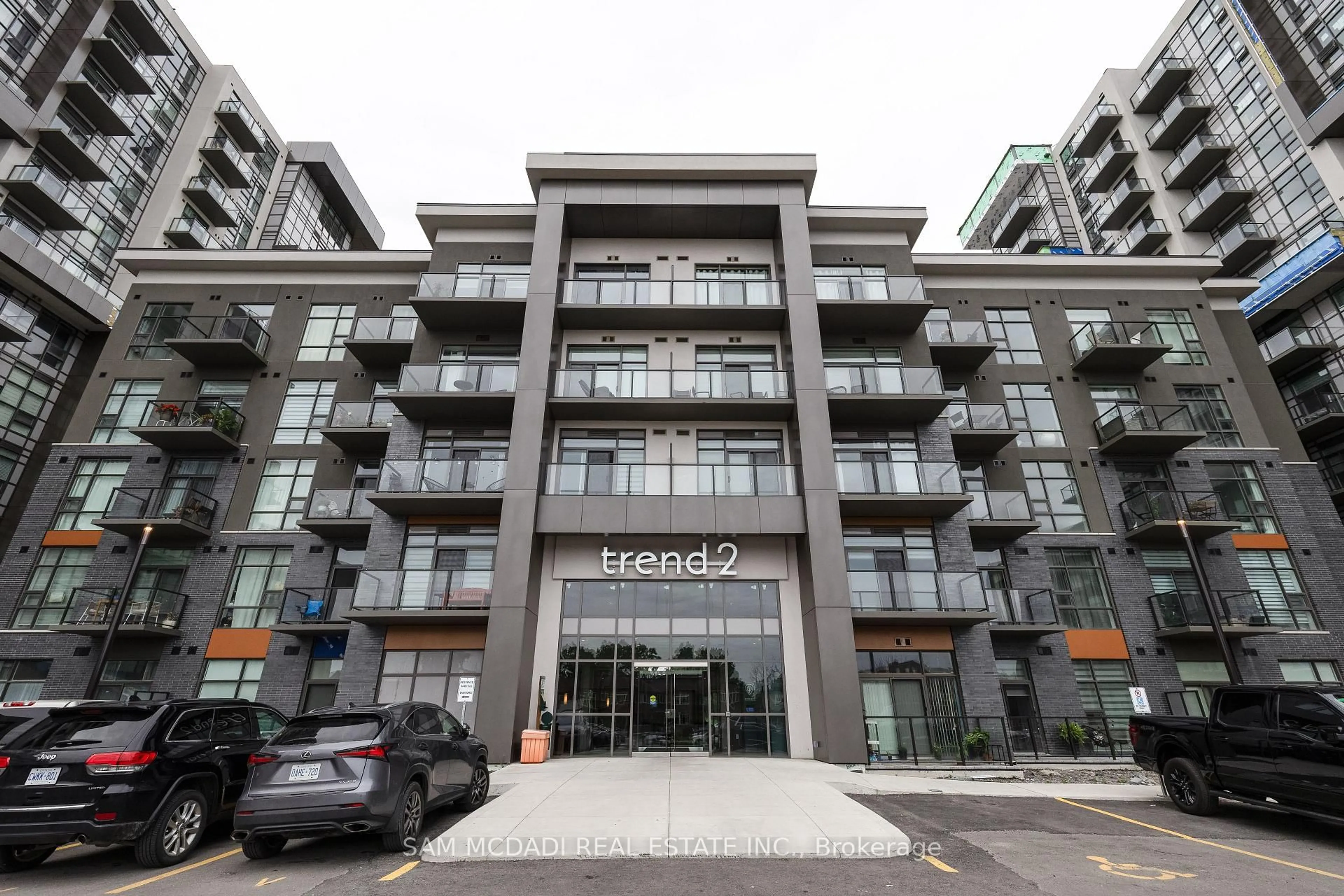 Indoor foyer for 460 Dundas St #213, Hamilton Ontario L8B 2A5
