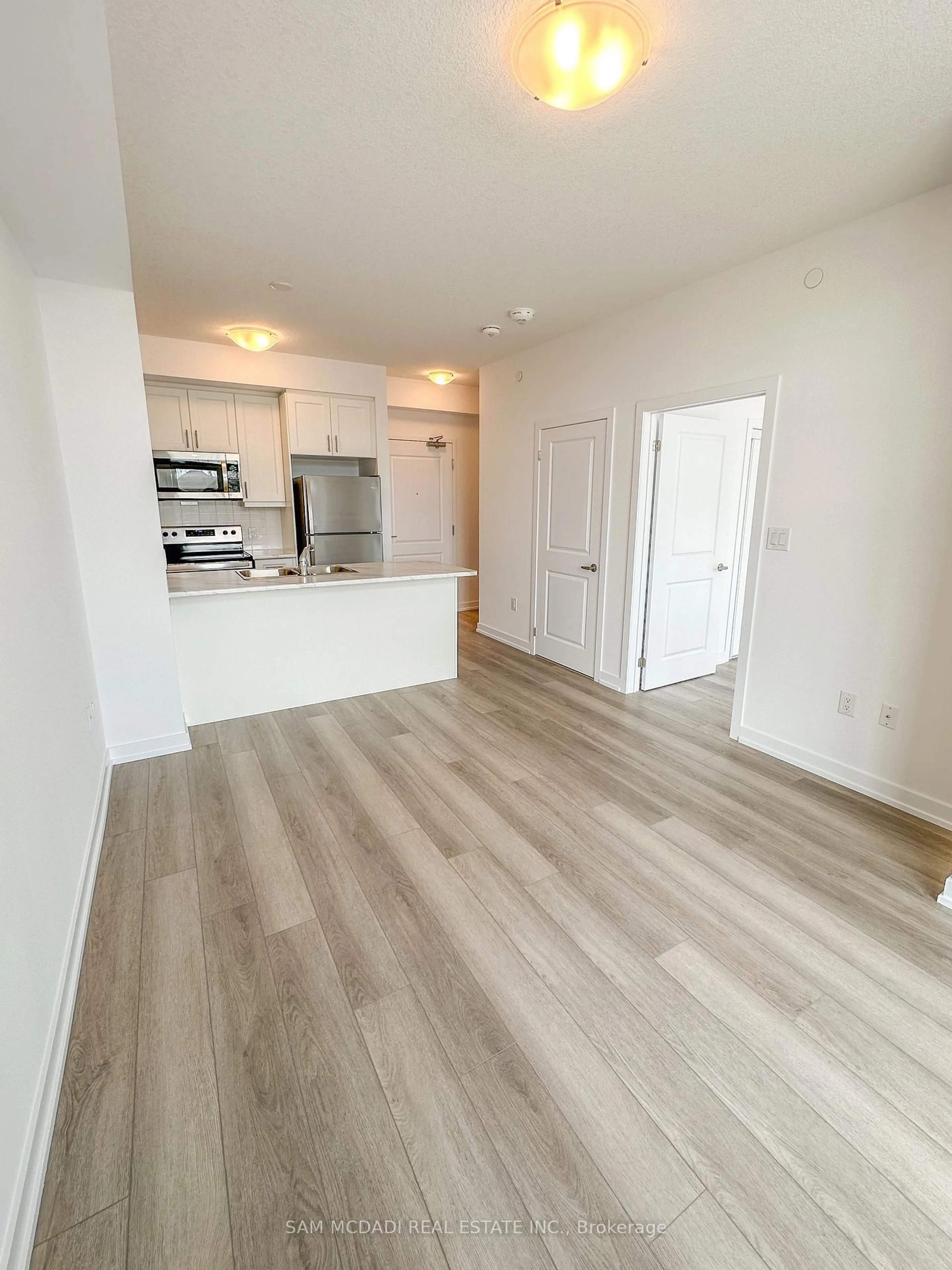 A pic of a room for 460 Dundas St #213, Hamilton Ontario L8B 2A5