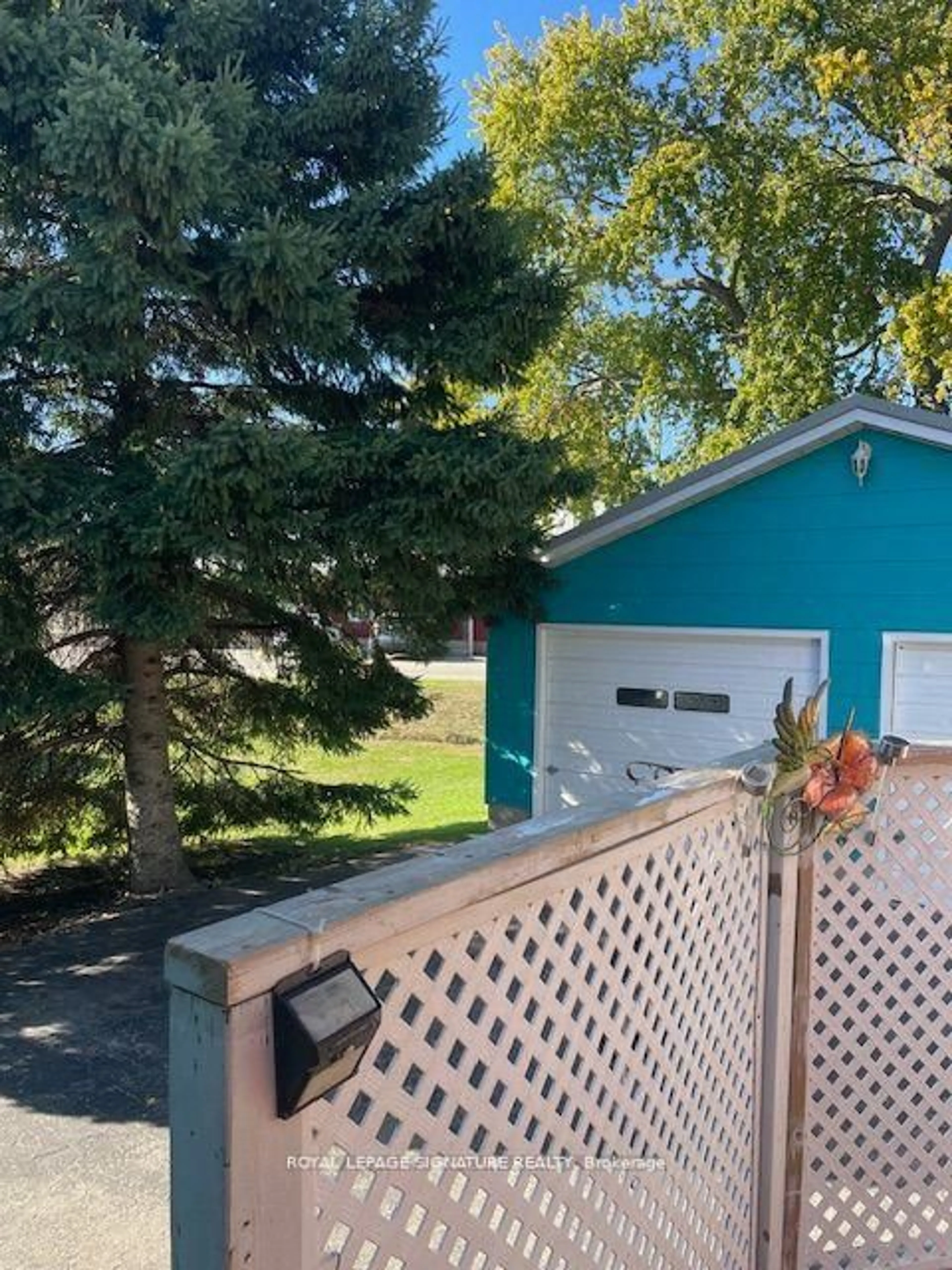 A pic from outside/outdoor area/front of a property/back of a property/a pic from drone, unknown for 7 Chestnut St, Norfolk Ontario N0E 1M0