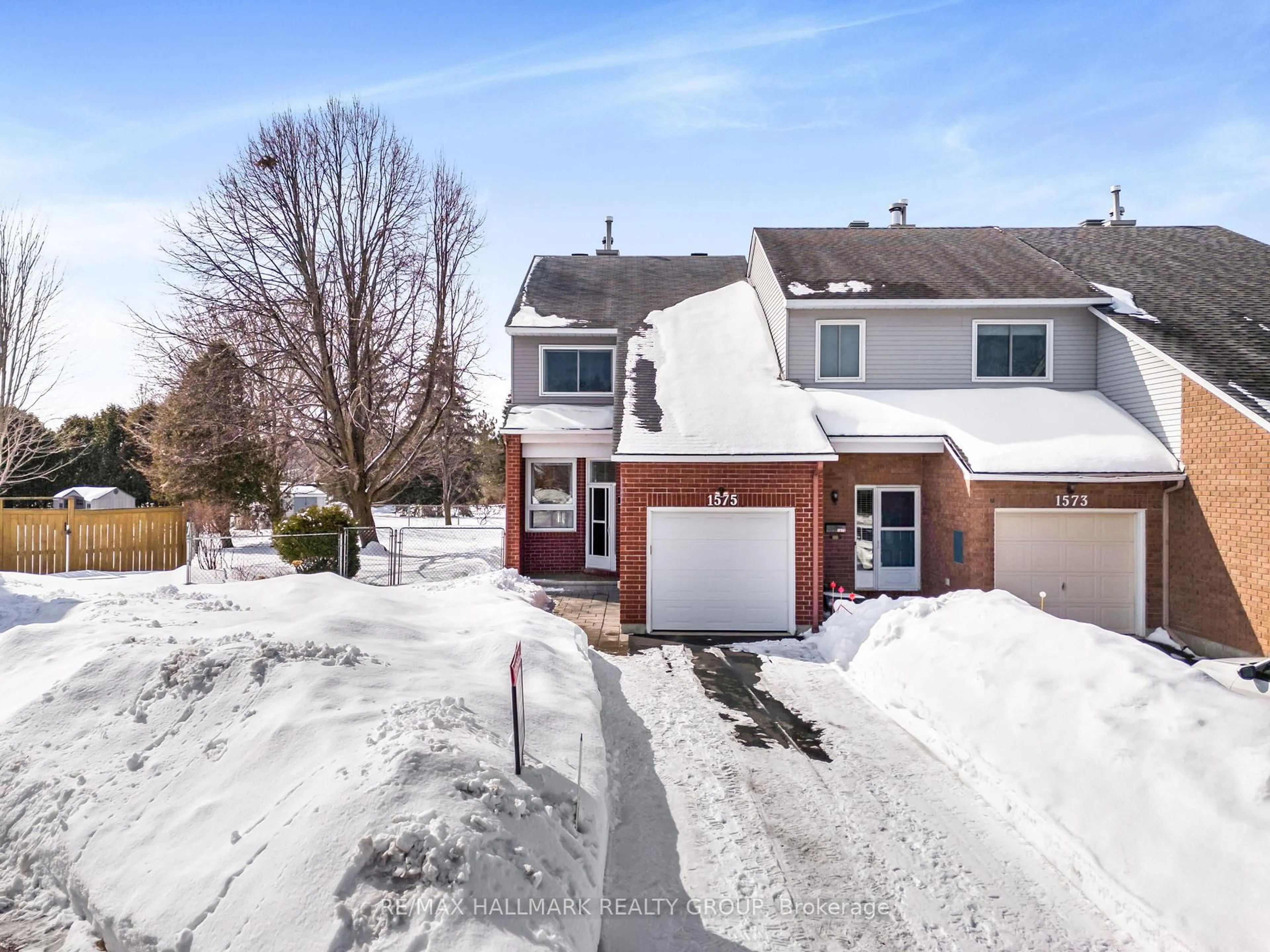 A pic from outside/outdoor area/front of a property/back of a property/a pic from drone, street for 1575 BRIARFIELD Cres, Orleans - Cumberland and Area Ontario K4A 1Y7