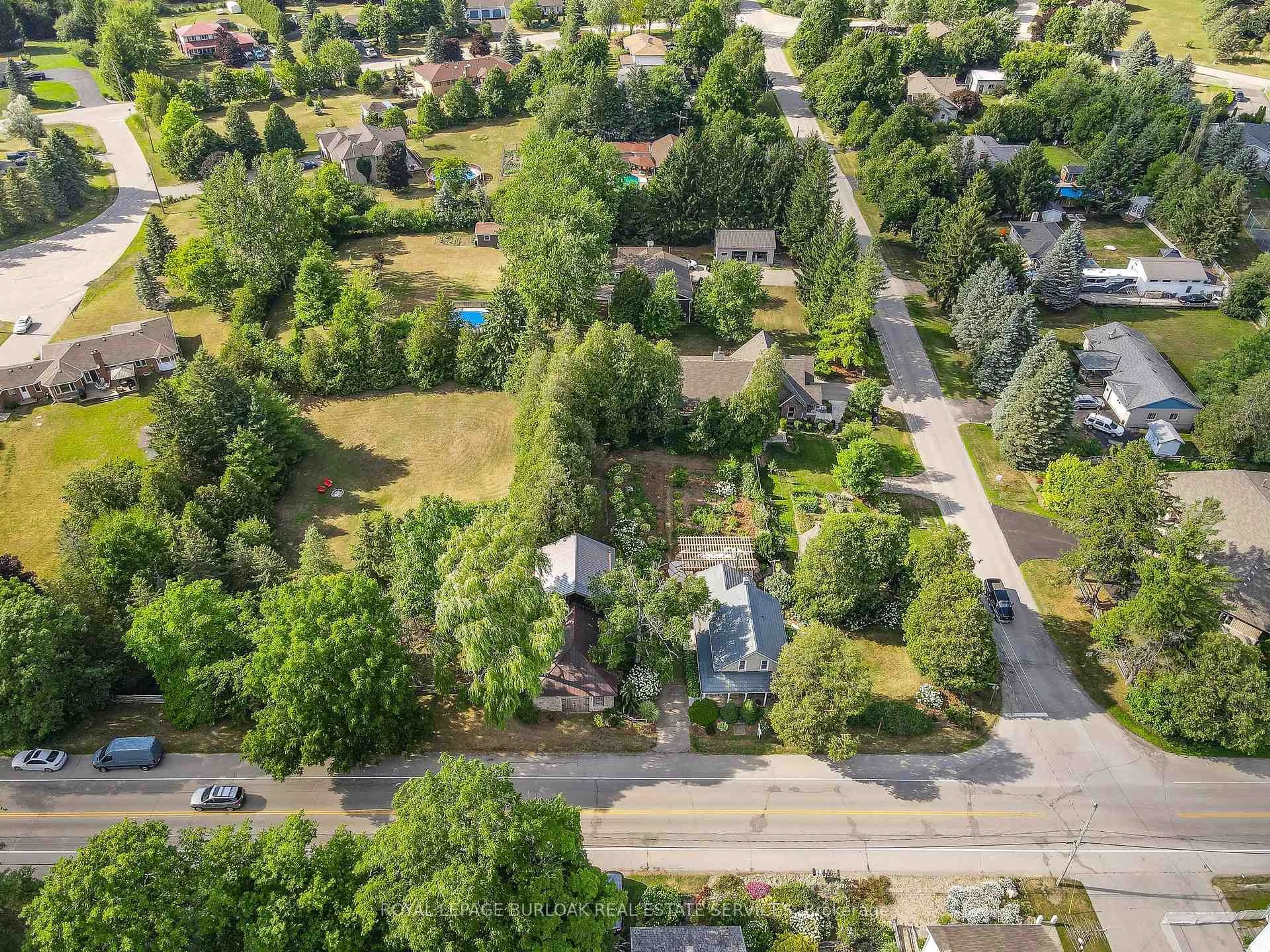 A pic from outside/outdoor area/front of a property/back of a property/a pic from drone, street for 1608 Clyde Rd, Cambridge Ontario N1R 5S7