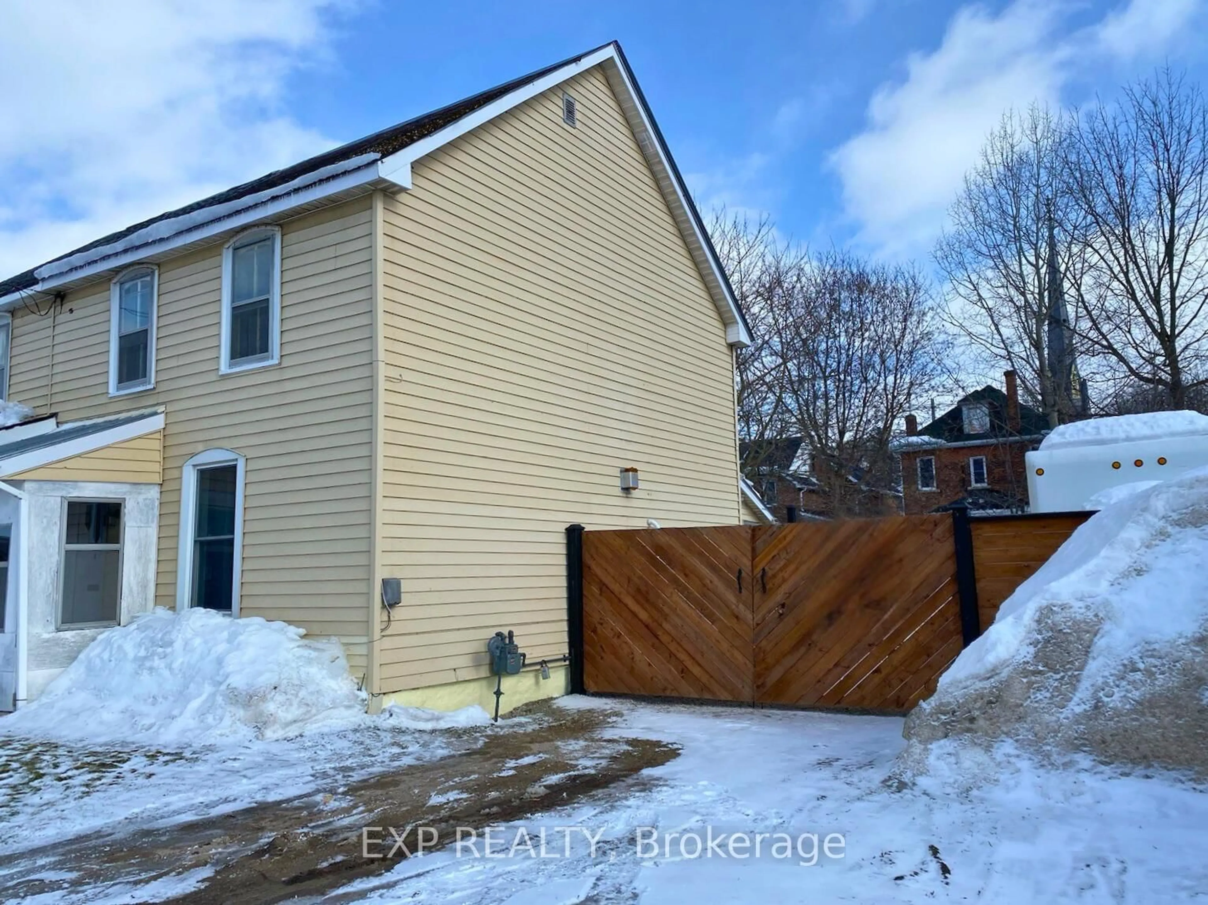 A pic from outside/outdoor area/front of a property/back of a property/a pic from drone, street for 1073 3rd A Ave, Owen Sound Ontario N4K 2L1