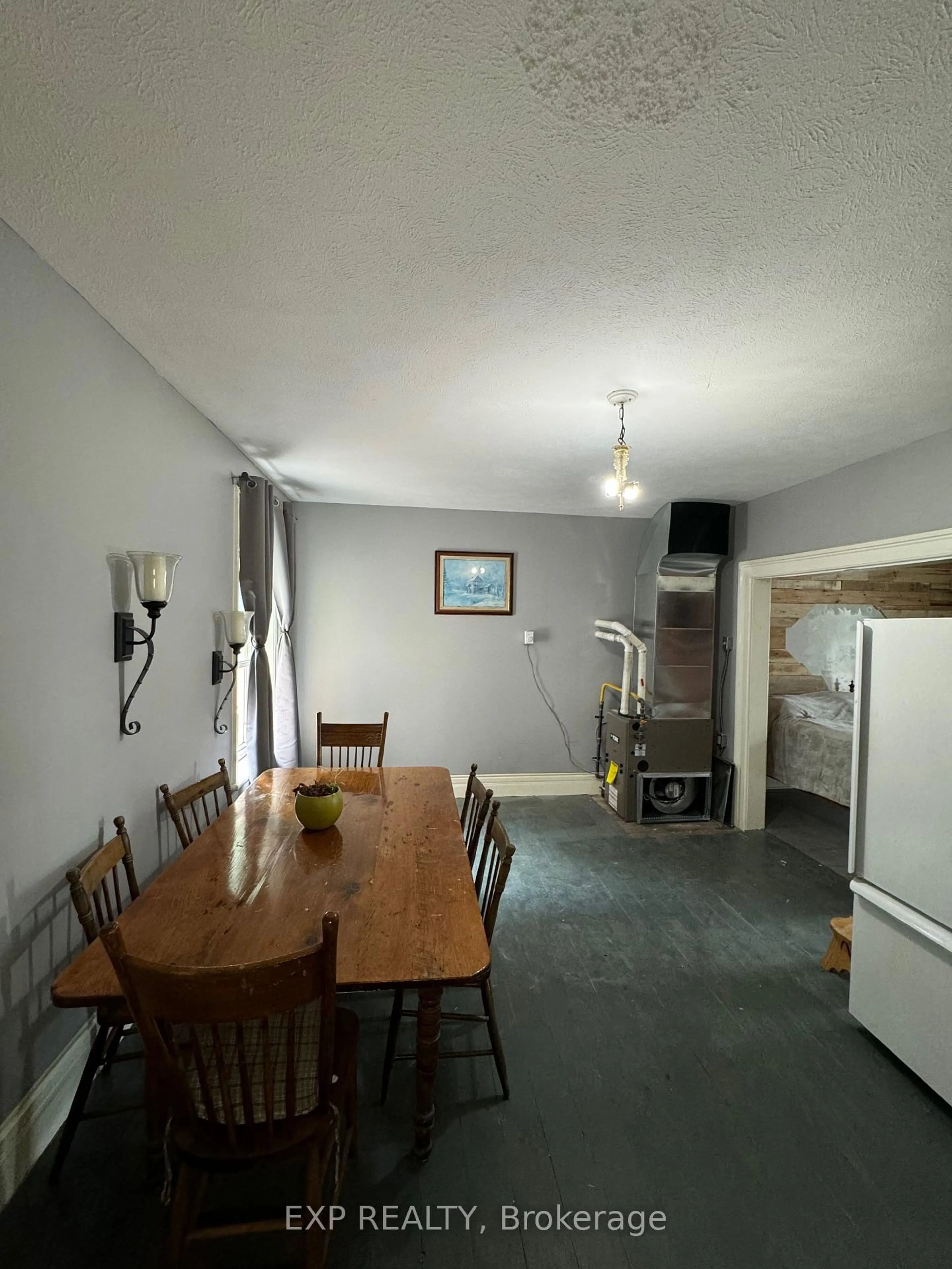 A pic of a room for 1073 3rd A Ave, Owen Sound Ontario N4K 2L1