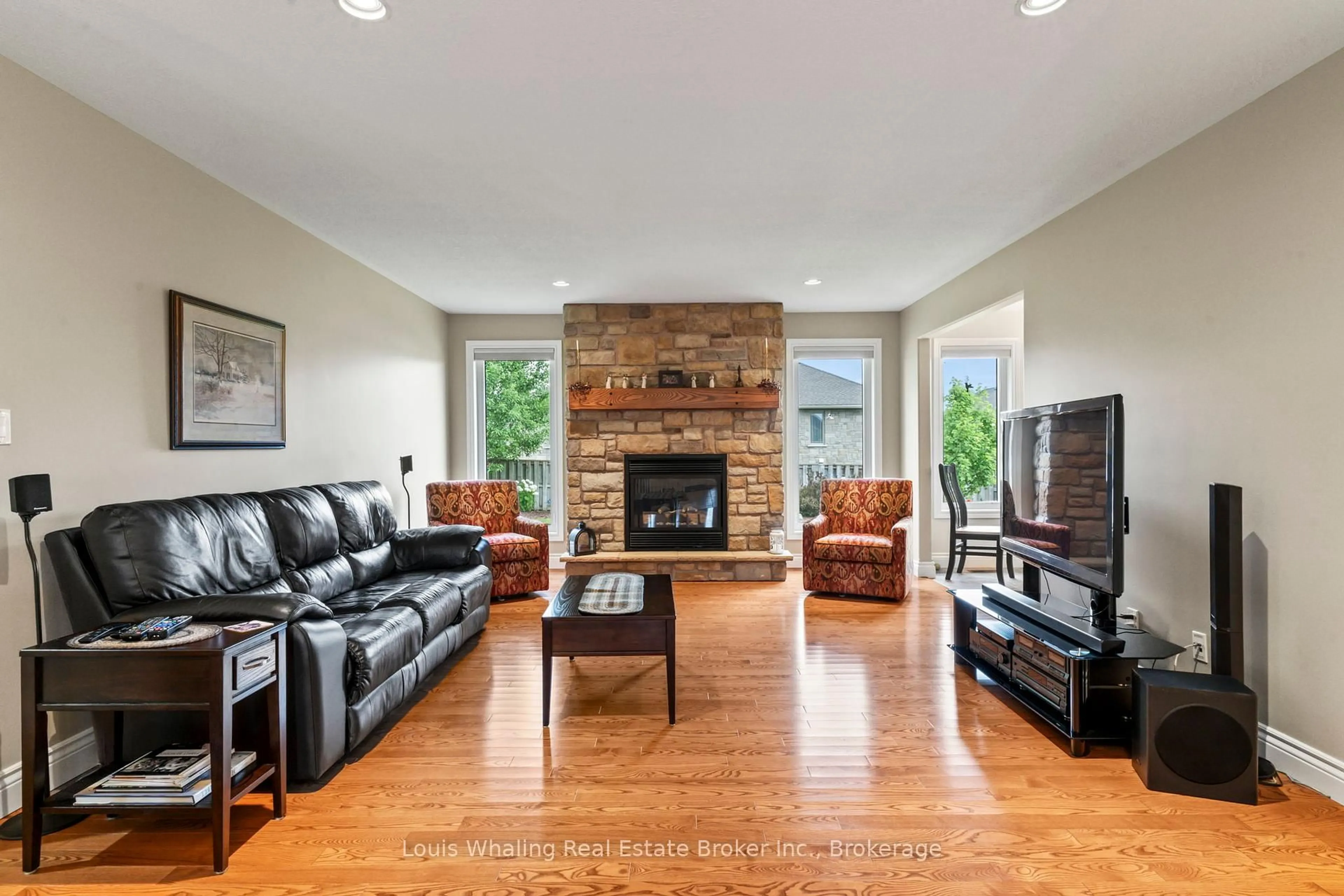 Living room with furniture, unknown for 408 4th St, Hanover Ontario N4N 3V1