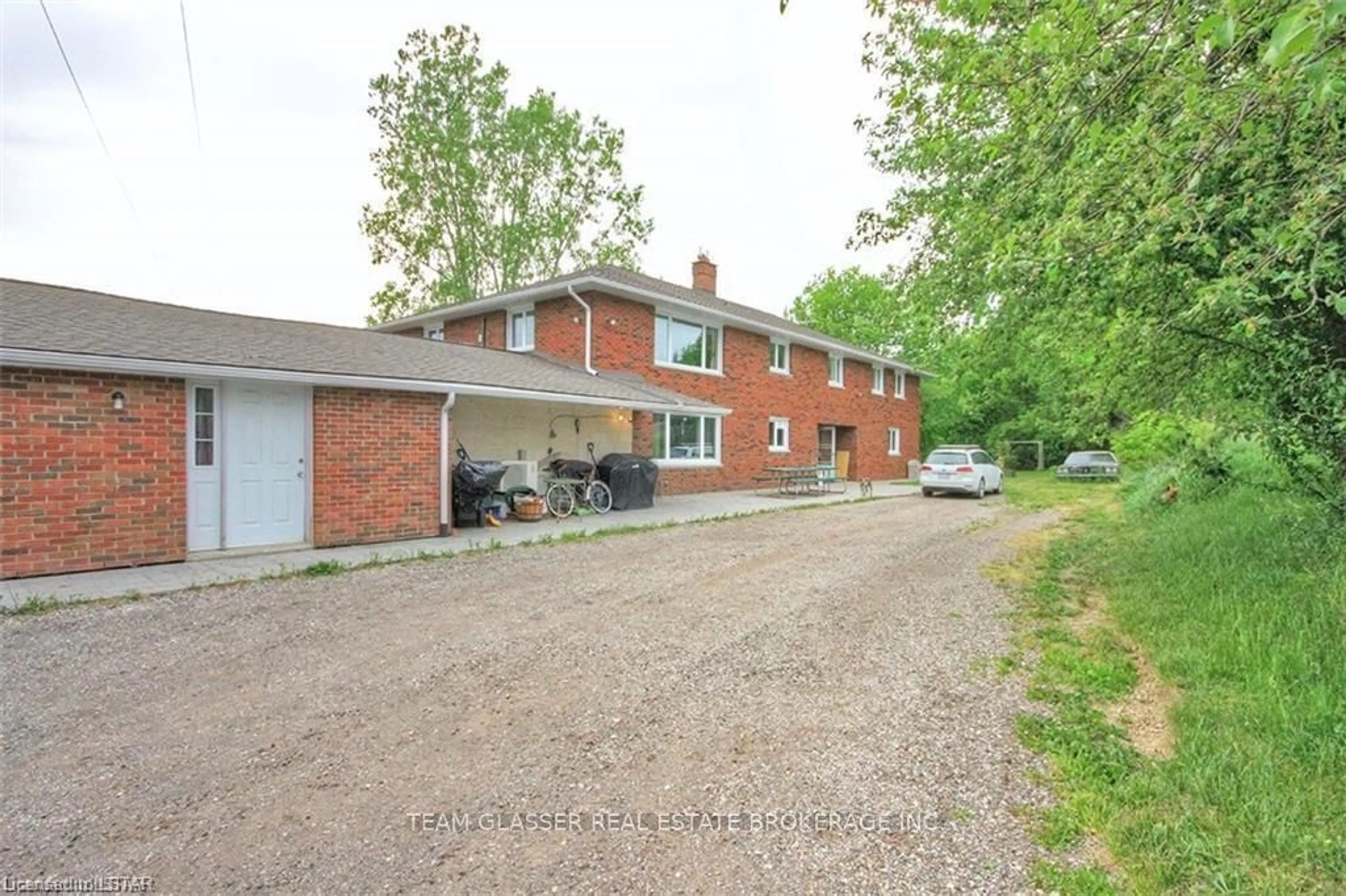 A pic from outside/outdoor area/front of a property/back of a property/a pic from drone, street for 151 TRAVELLED Rd, London Ontario N6M 1H3