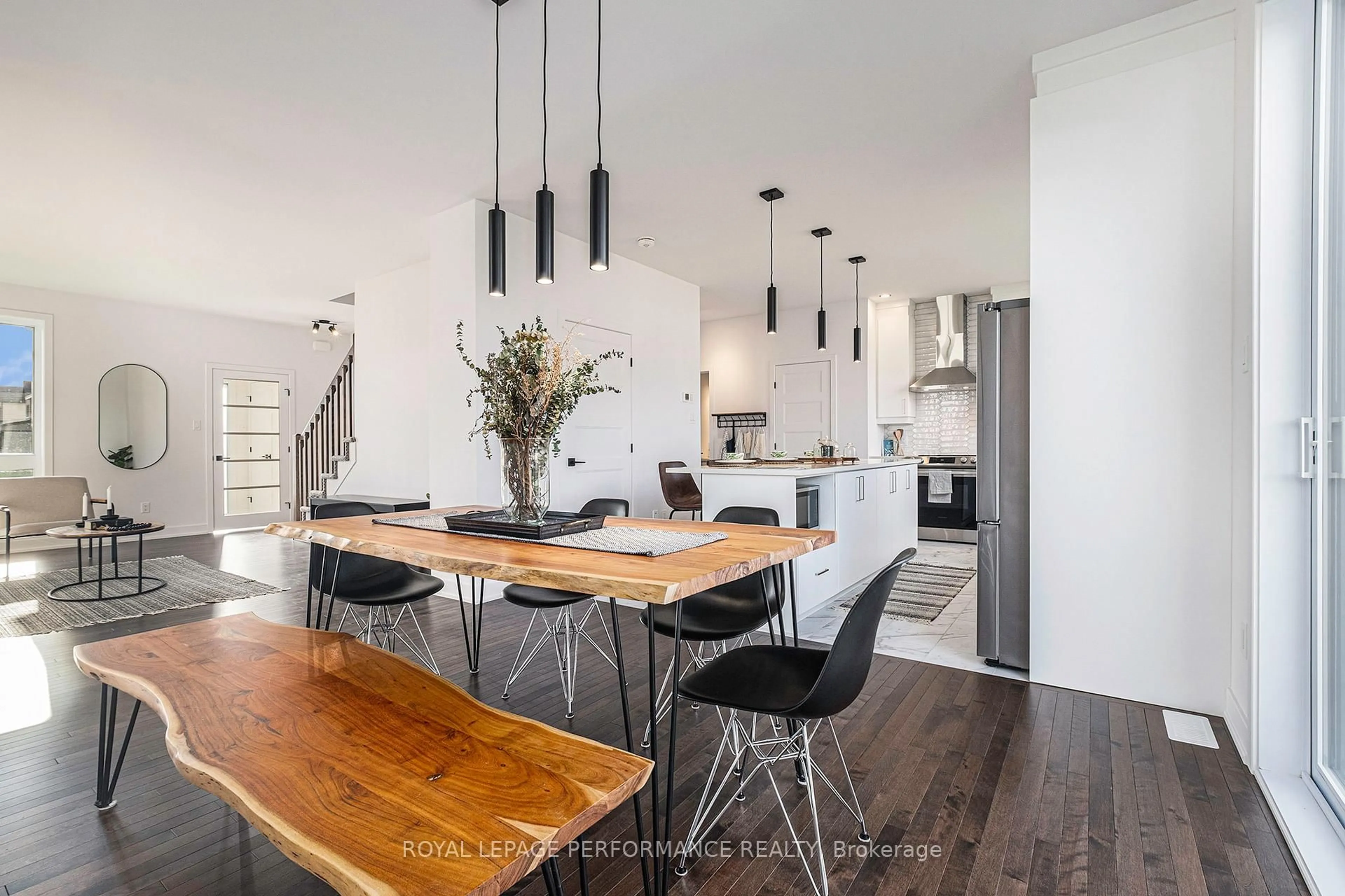 Contemporary kitchen, wood/laminate floor for 19 RUTILE St, Clarence-Rockland Ontario K4K 0M6