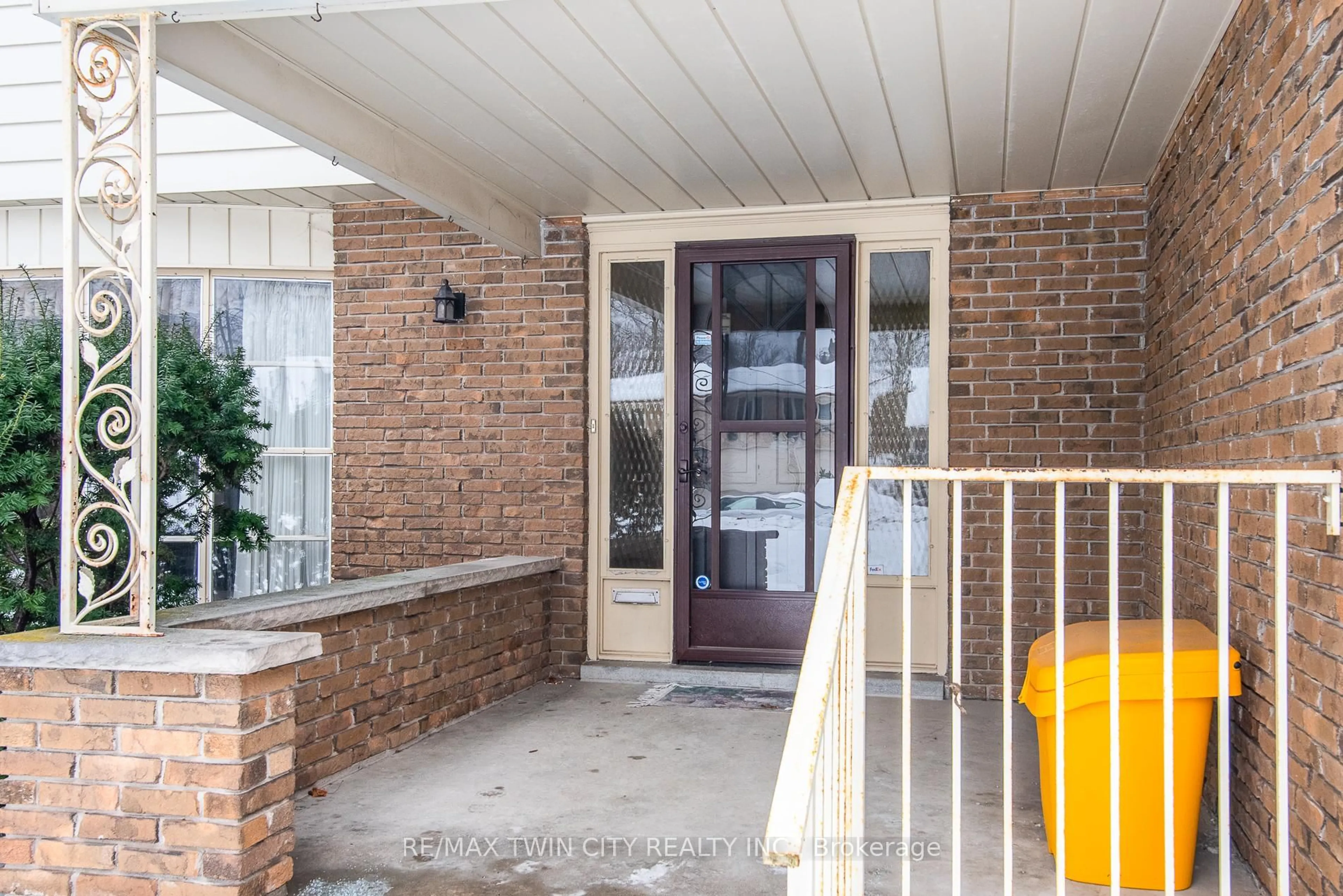 Indoor entryway for 159 Shuh Ave, Kitchener Ontario N2A 1H4