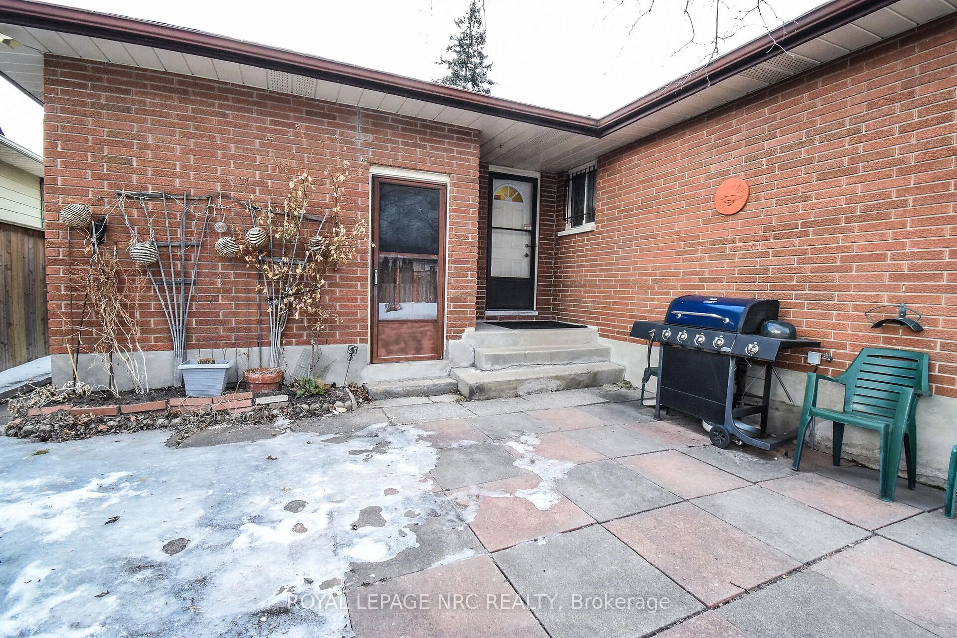 Unknown for 59 Acadia Cres, St. Catharines Ontario L2P 1H7