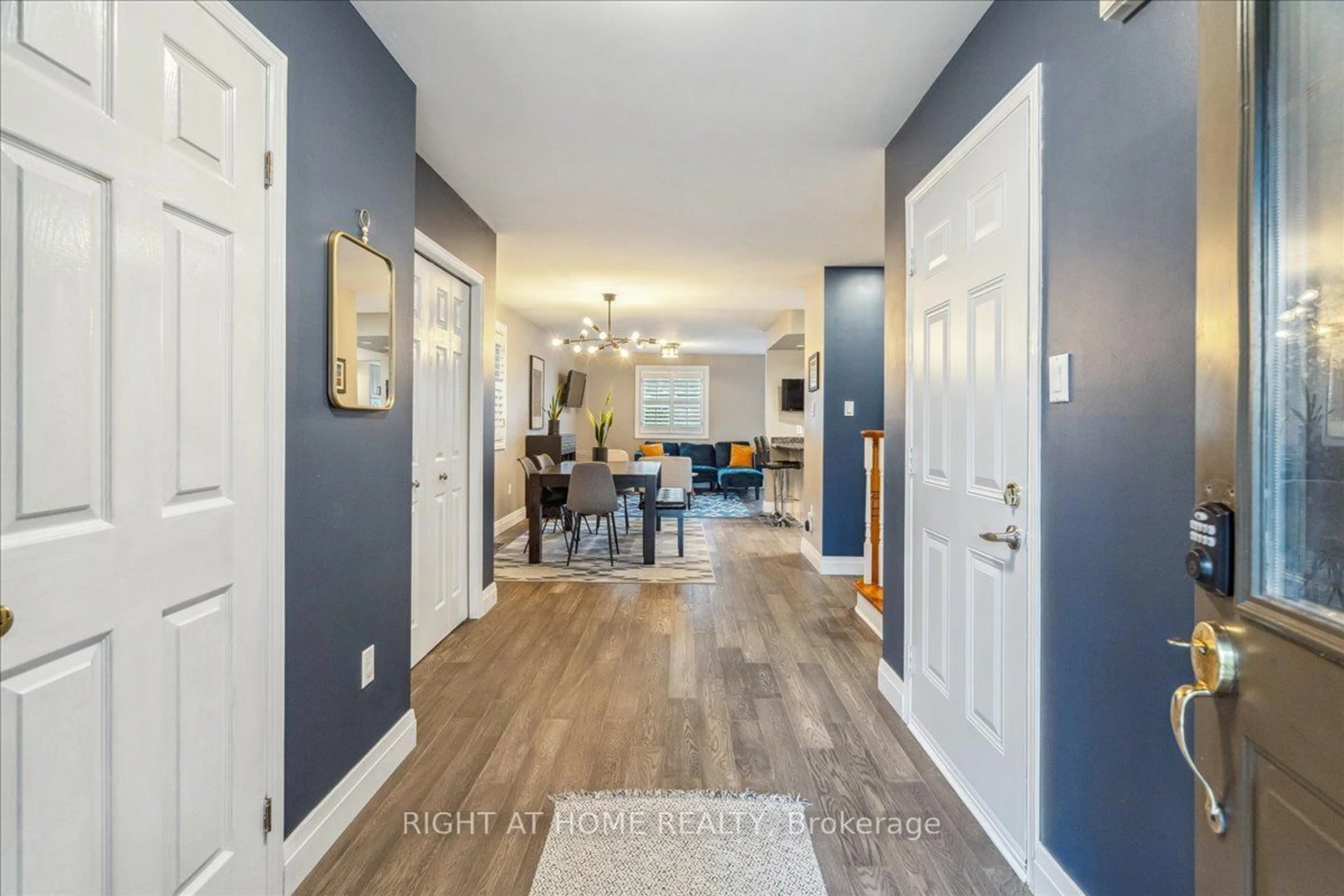 Indoor entryway for 22 Adele Crt, Hamilton Ontario L9B 2P8