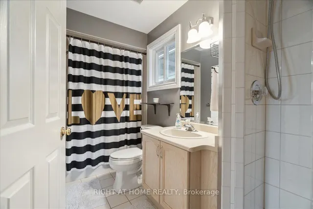 Additional property image - 22 Adele Crt