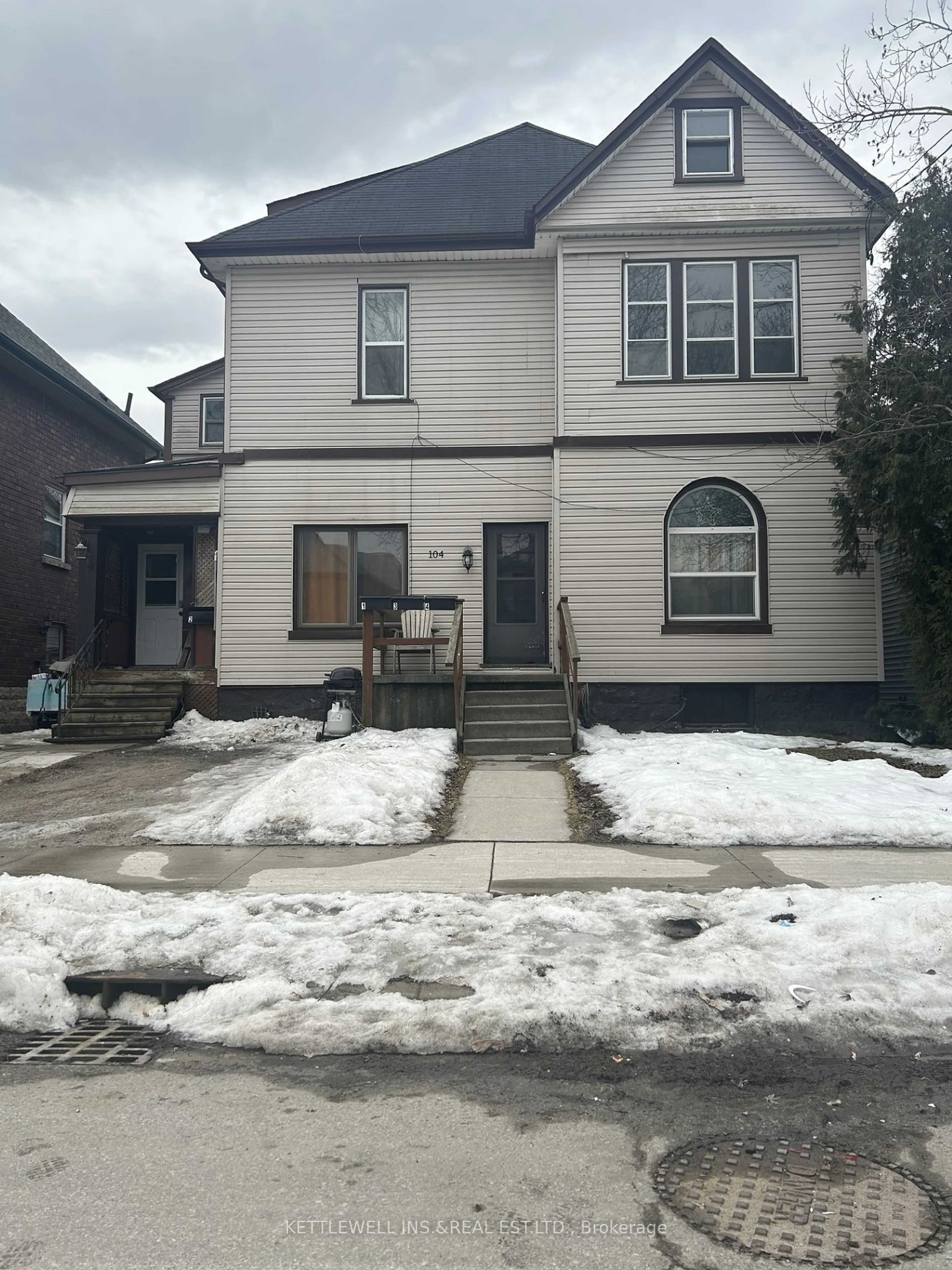 Unknown for 104 Gladstone Ave, St. Thomas Ontario N5P 3E2