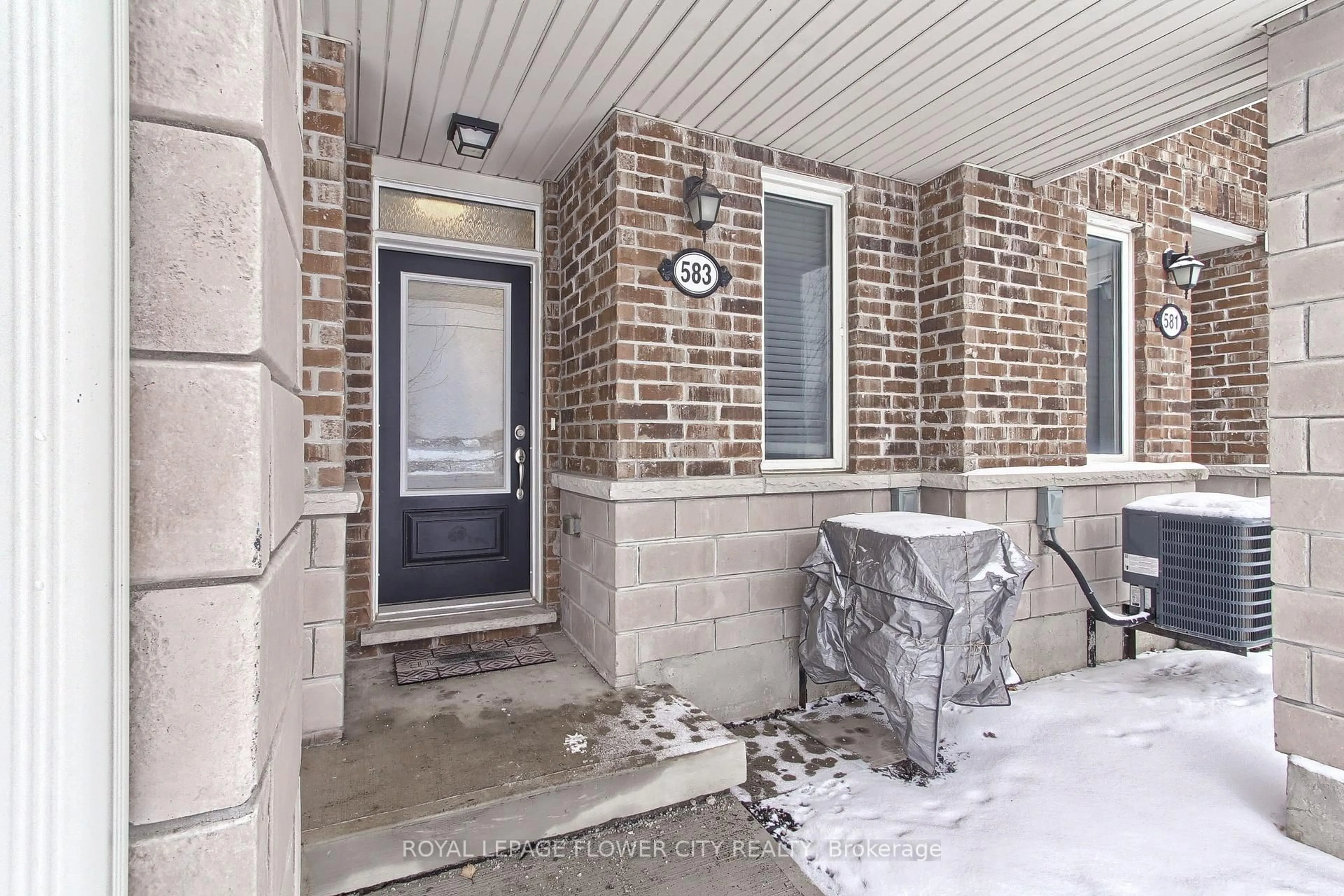 Indoor entryway for 583 Goldenrod Lane, Kitchener Ontario N2R 0L7