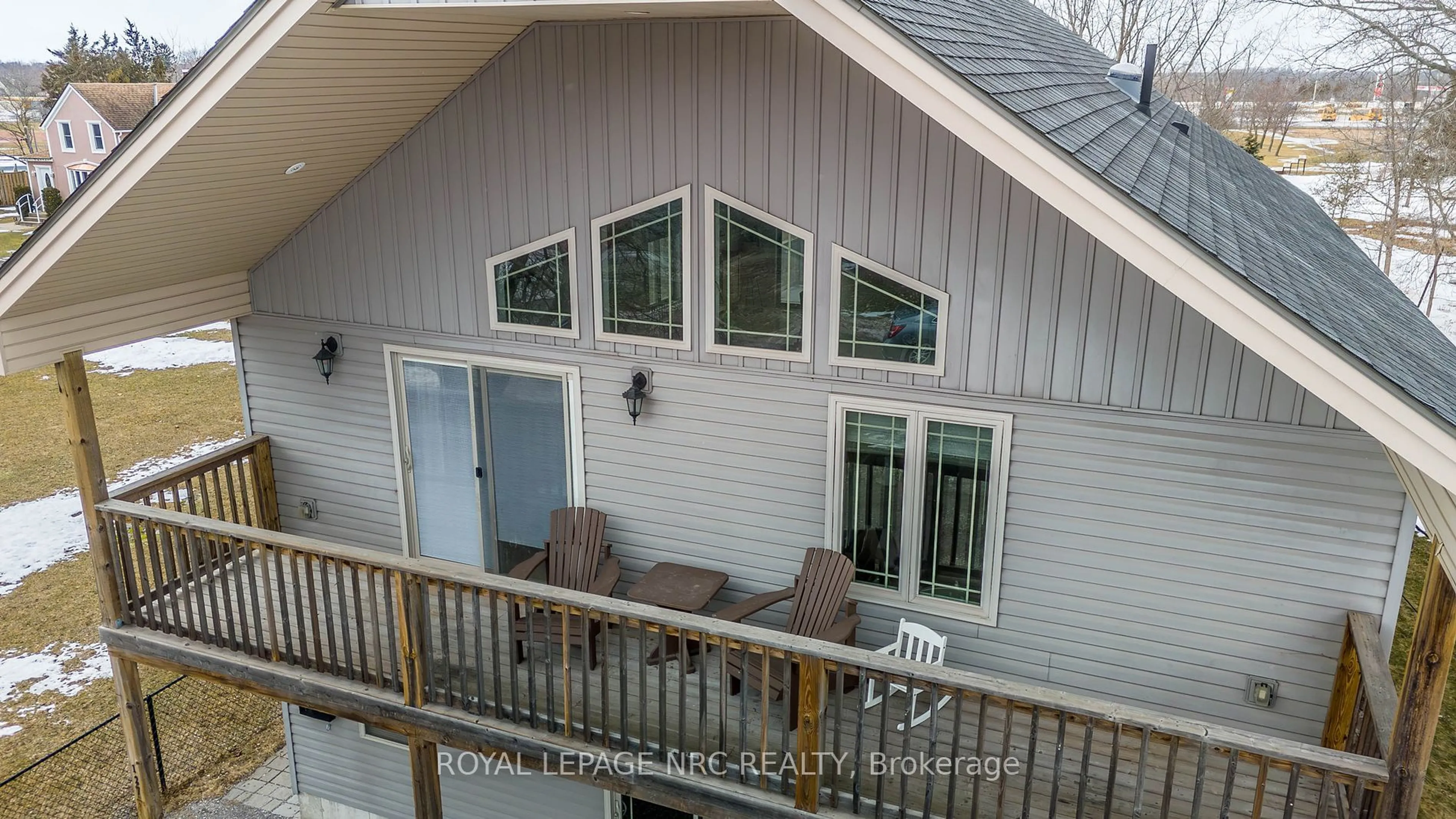 Home with vinyl exterior material, unknown for 127 Oakwood St, Port Colborne Ontario L3K 5G4