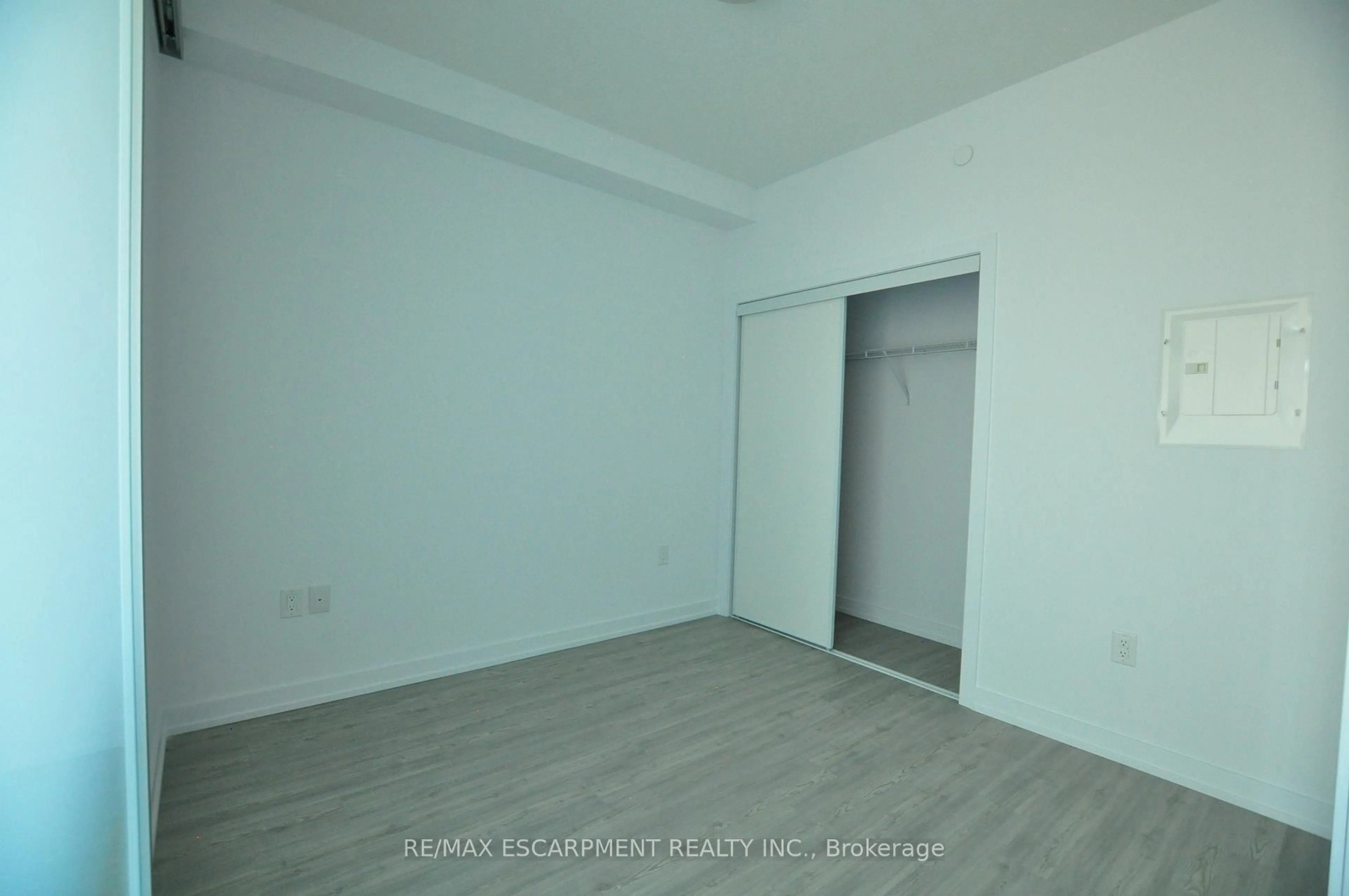 A pic of a room for 450 Dundas St #319, Hamilton Ontario L8B 1Z2