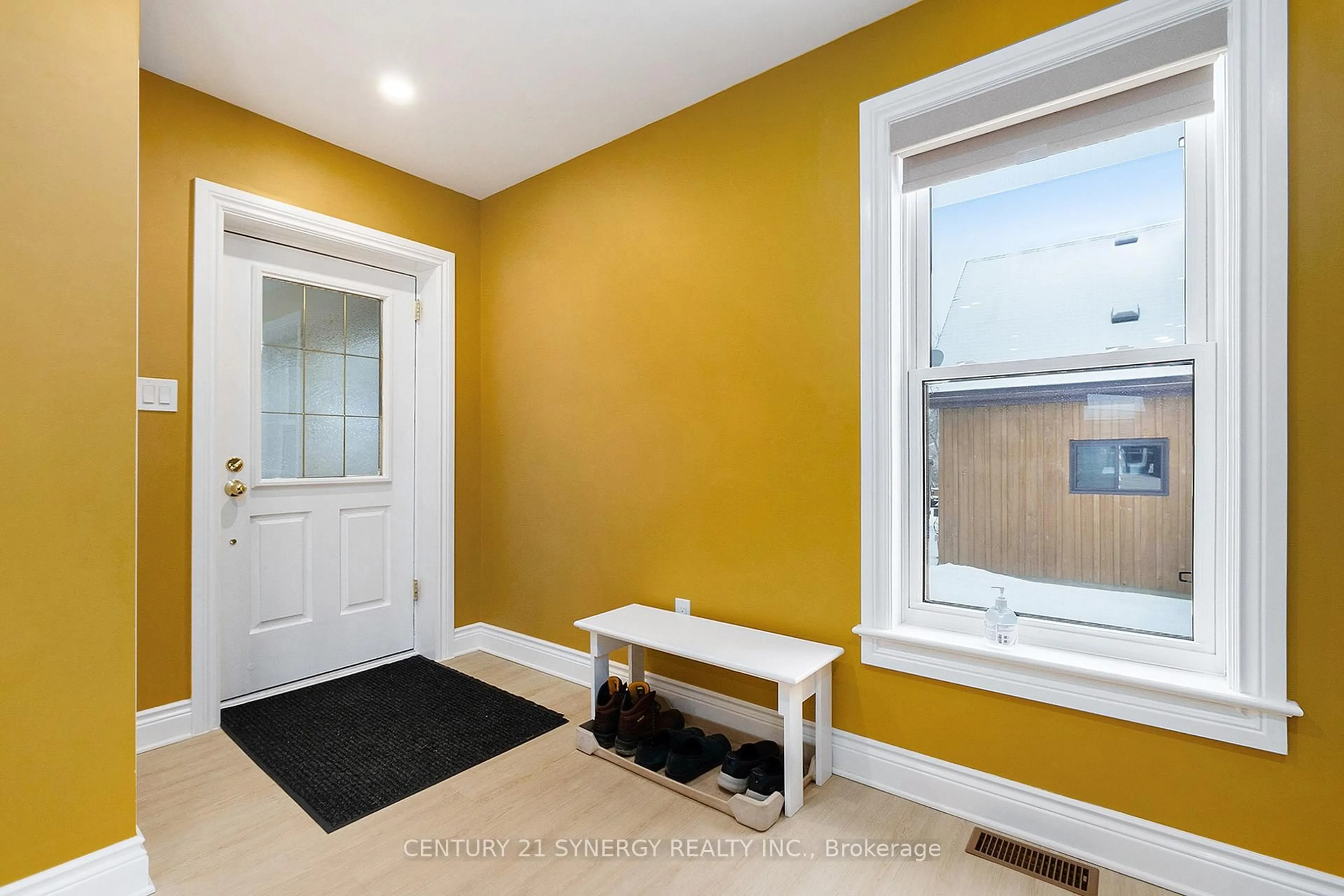 Indoor entryway for 22 Victoria St, Merrickville-Wolford Ontario K0G 1G0