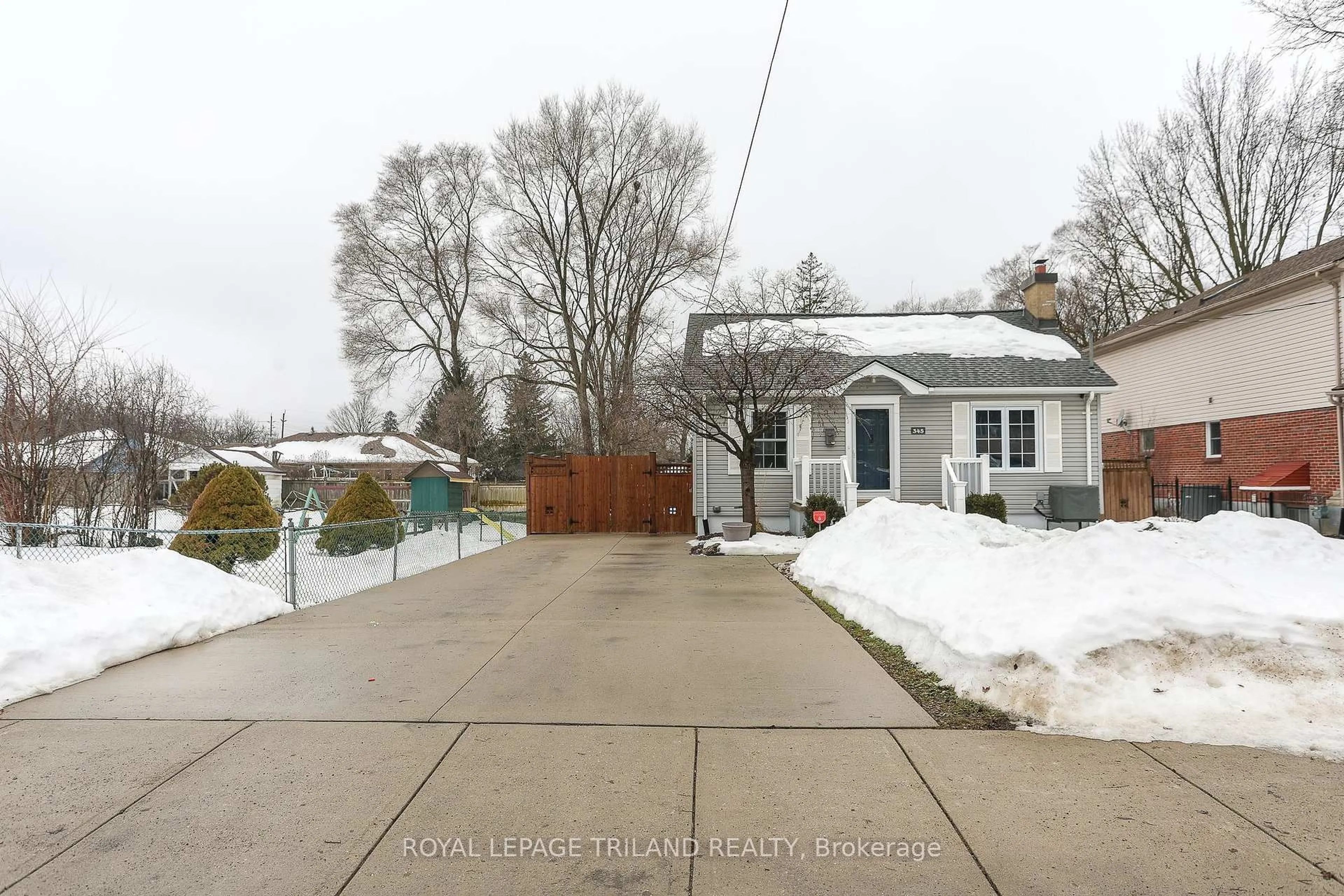 A pic from outside/outdoor area/front of a property/back of a property/a pic from drone, street for 345 Balderstone Ave, London Ontario N6C 4M3