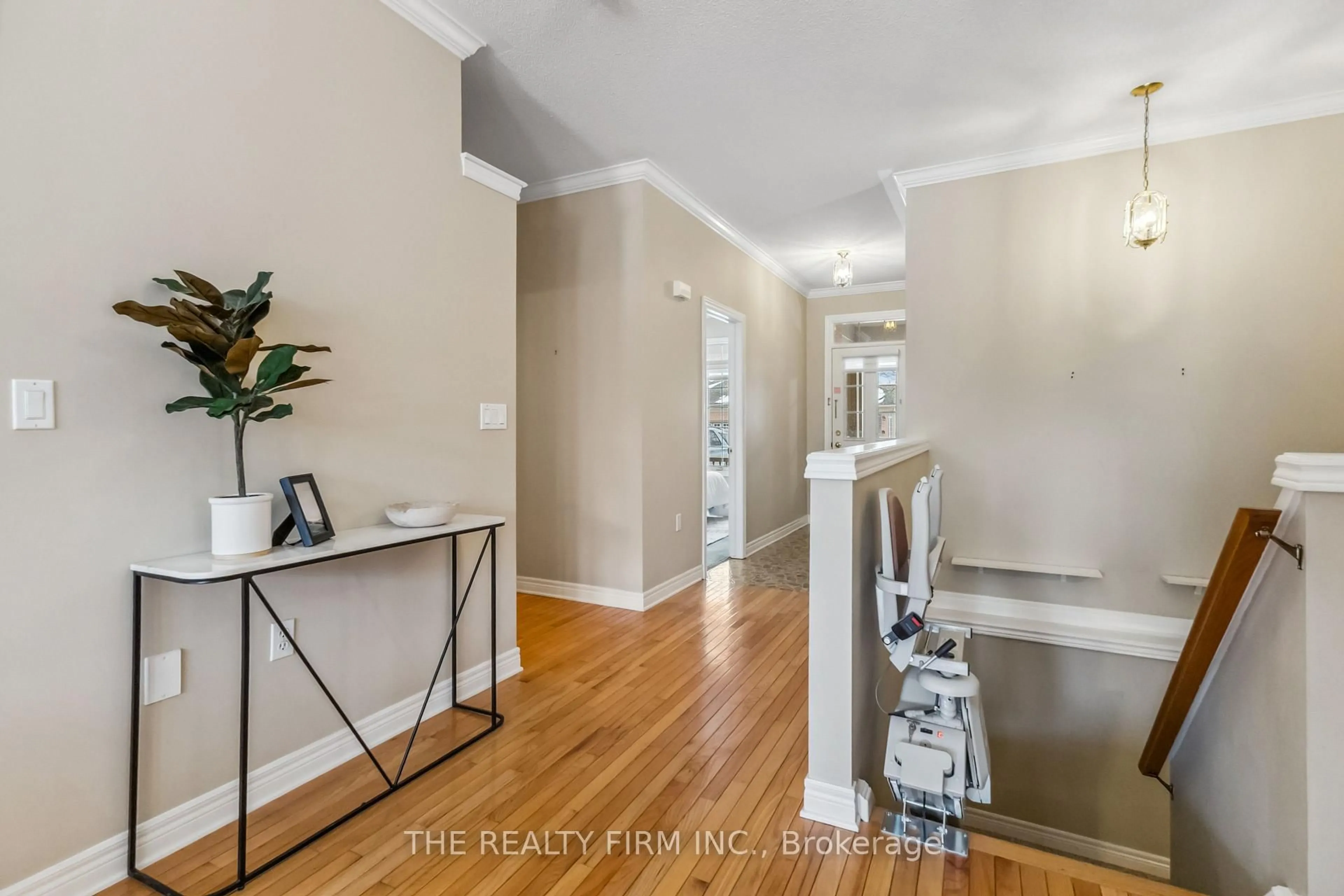 Indoor entryway for 2025 Meadowgate Blvd #221, London Ontario N6M 1K9