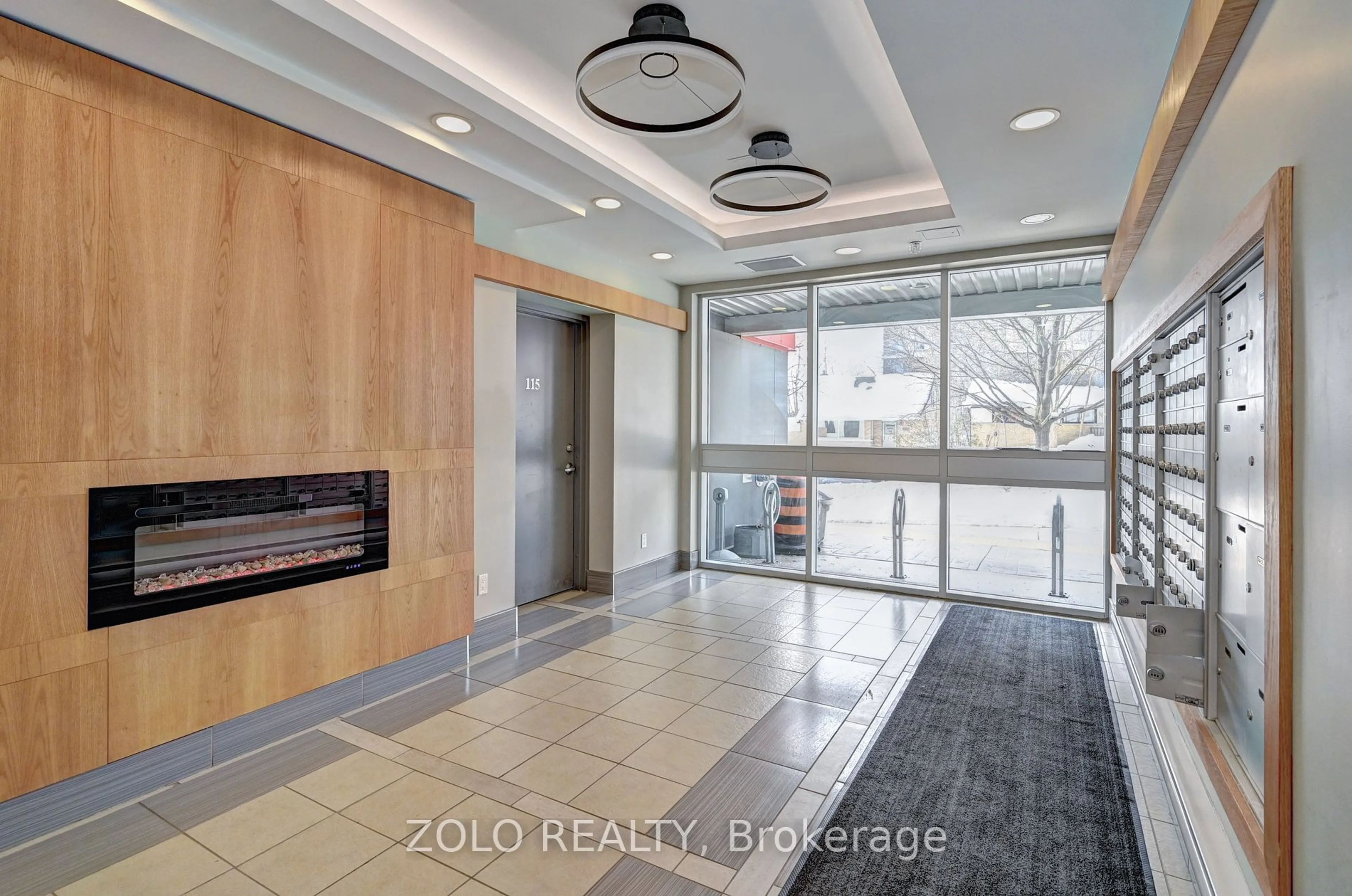 Indoor foyer for 258A Sunview St #162, Waterloo Ontario N2L 0H6