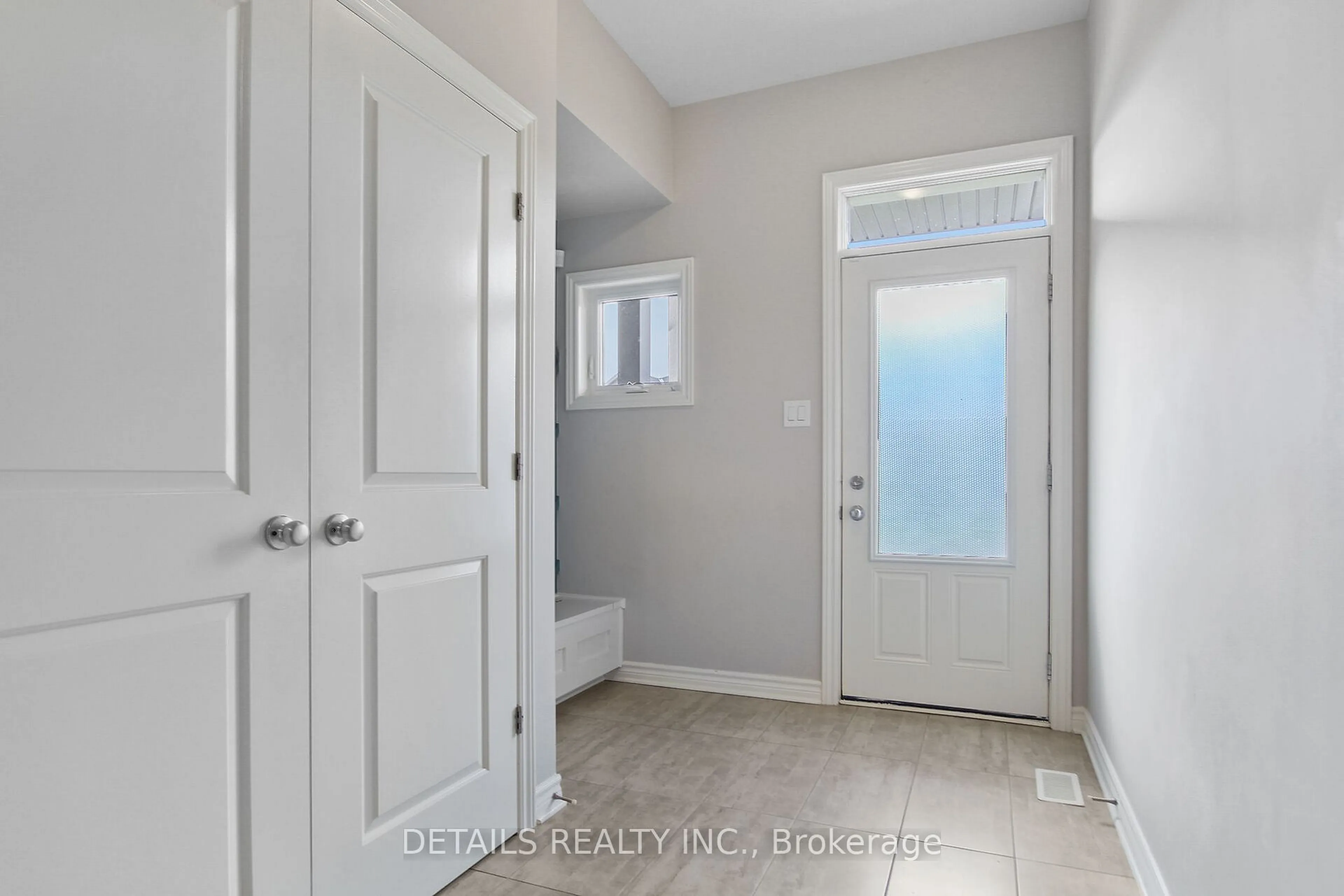 Indoor entryway for 1209 Cavallo St, Stittsville - Munster - Richmond Ontario K2S 0Z4