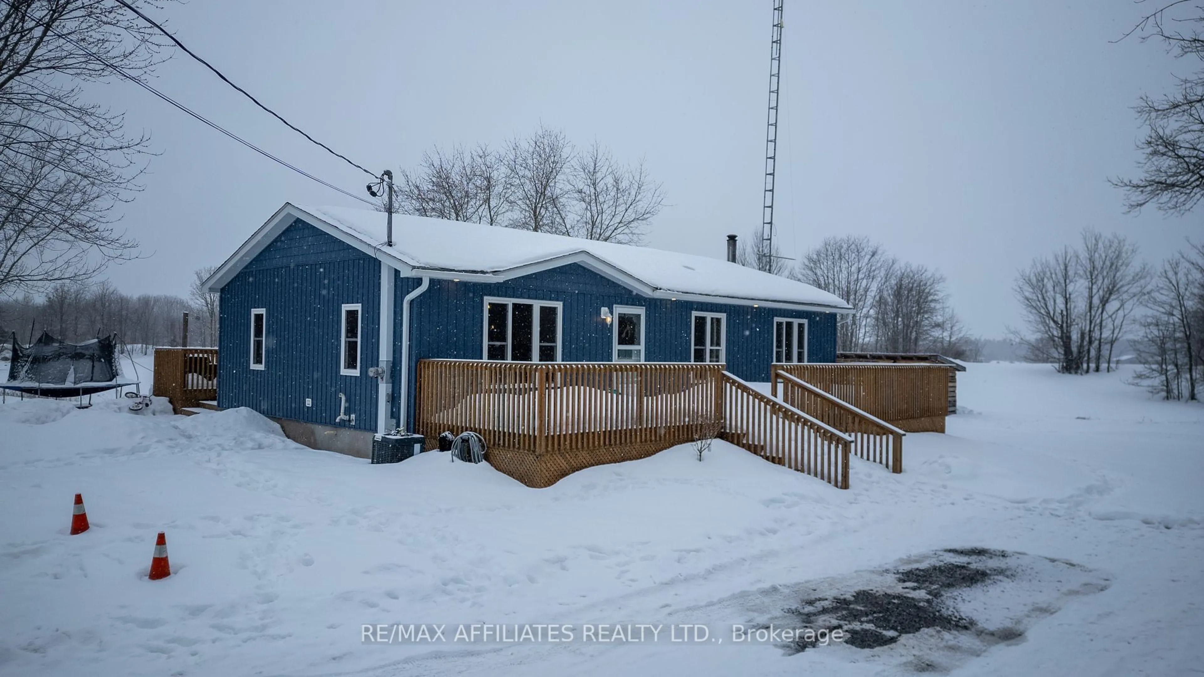 A pic from outside/outdoor area/front of a property/back of a property/a pic from drone, building for 480 Porter Rd, Rideau Lakes Ontario K0G 1X0