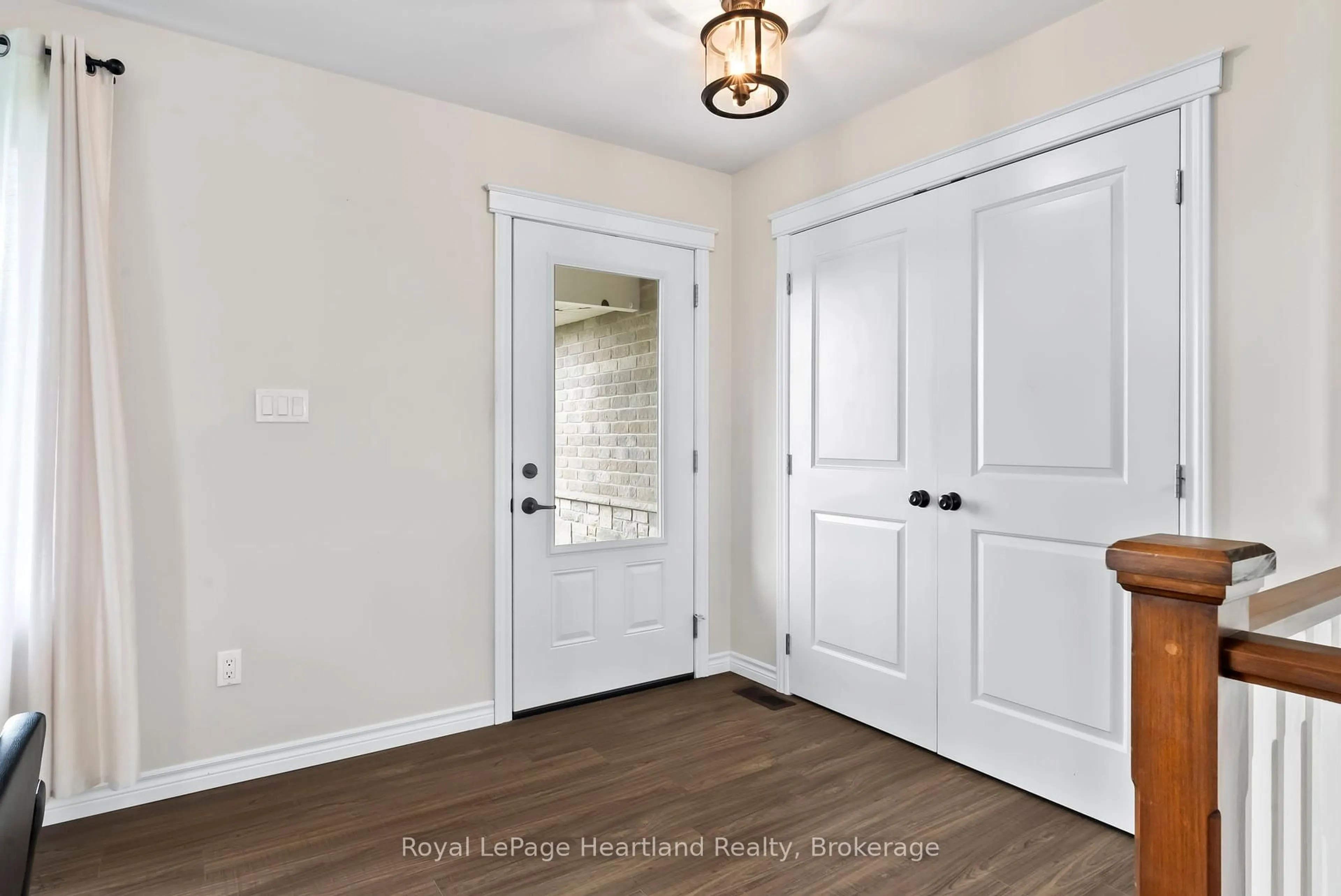 Indoor entryway for 39 MINTO St, Minto Ontario N0G 1M0