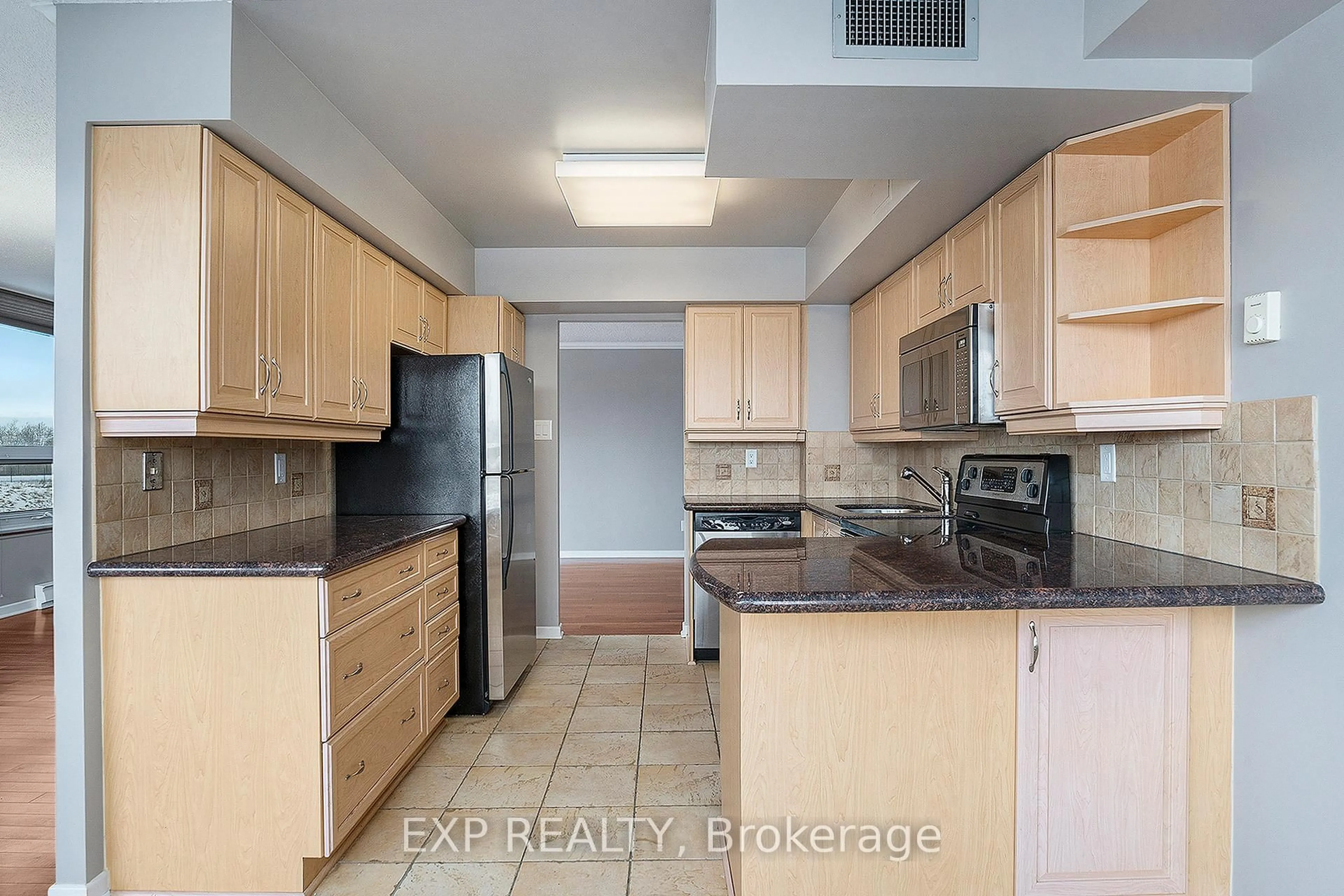 Standard kitchen, ceramic/tile floor for 1500 Riverside Dr #407, Alta Vista and Area Ontario K1G 4J4