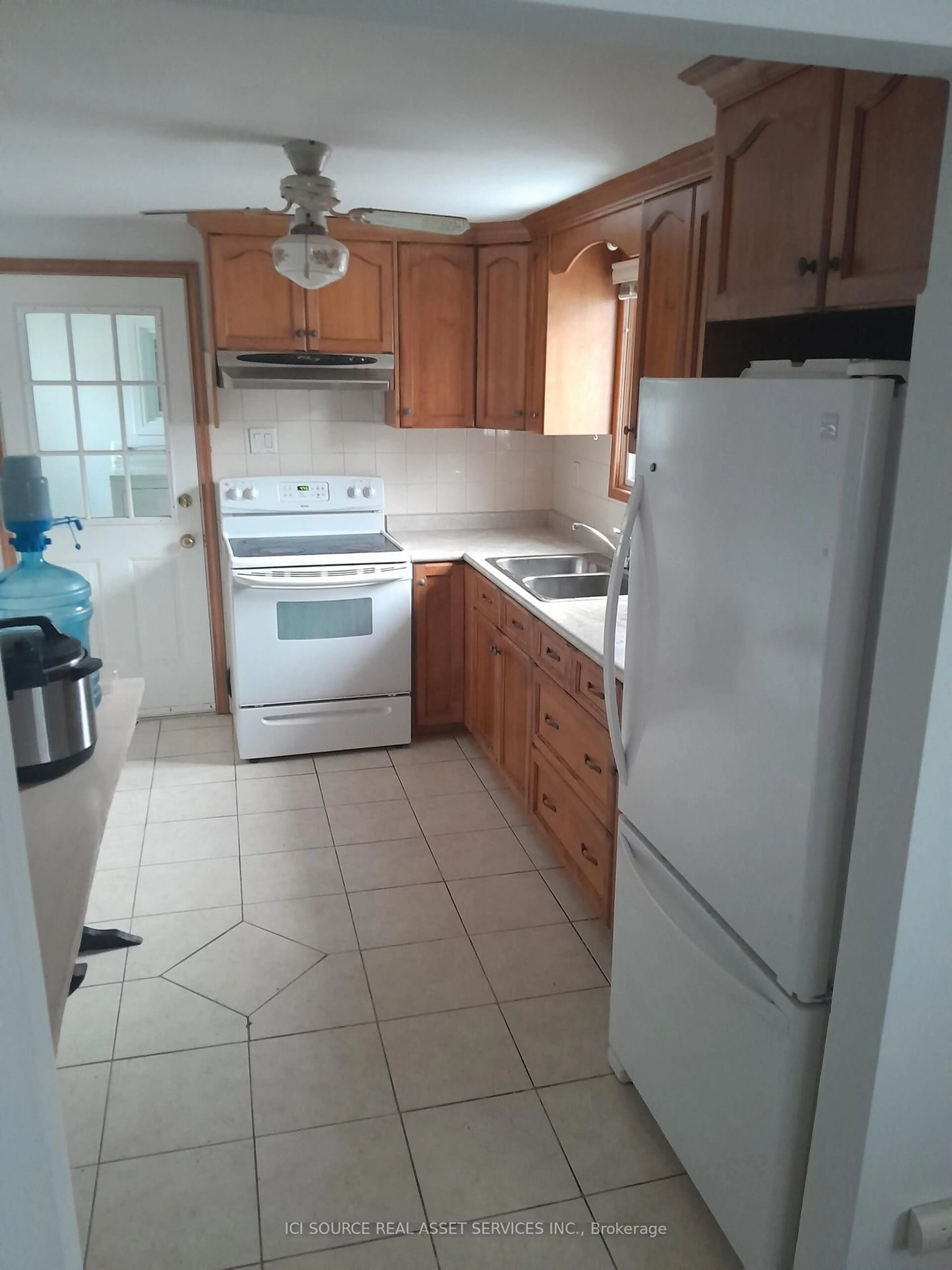 Standard kitchen, unknown for 6258 Frederica St, Niagara Falls Ontario L2G 1C4