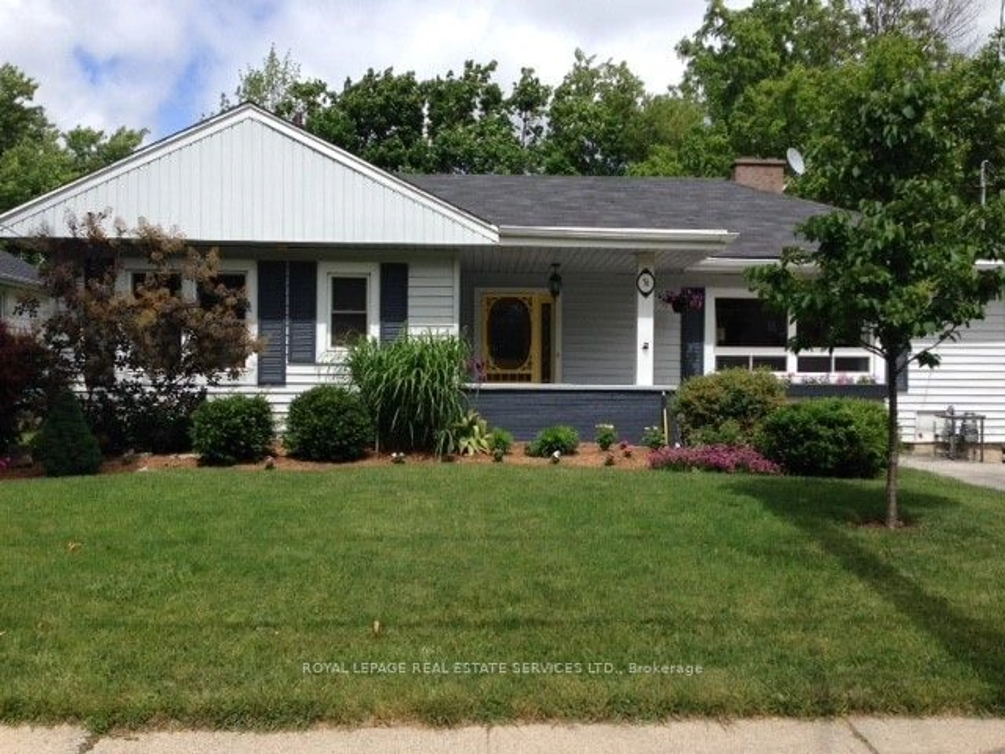 Home with vinyl exterior material, street for 76 Main St, Hamilton Ontario L0R 2H0