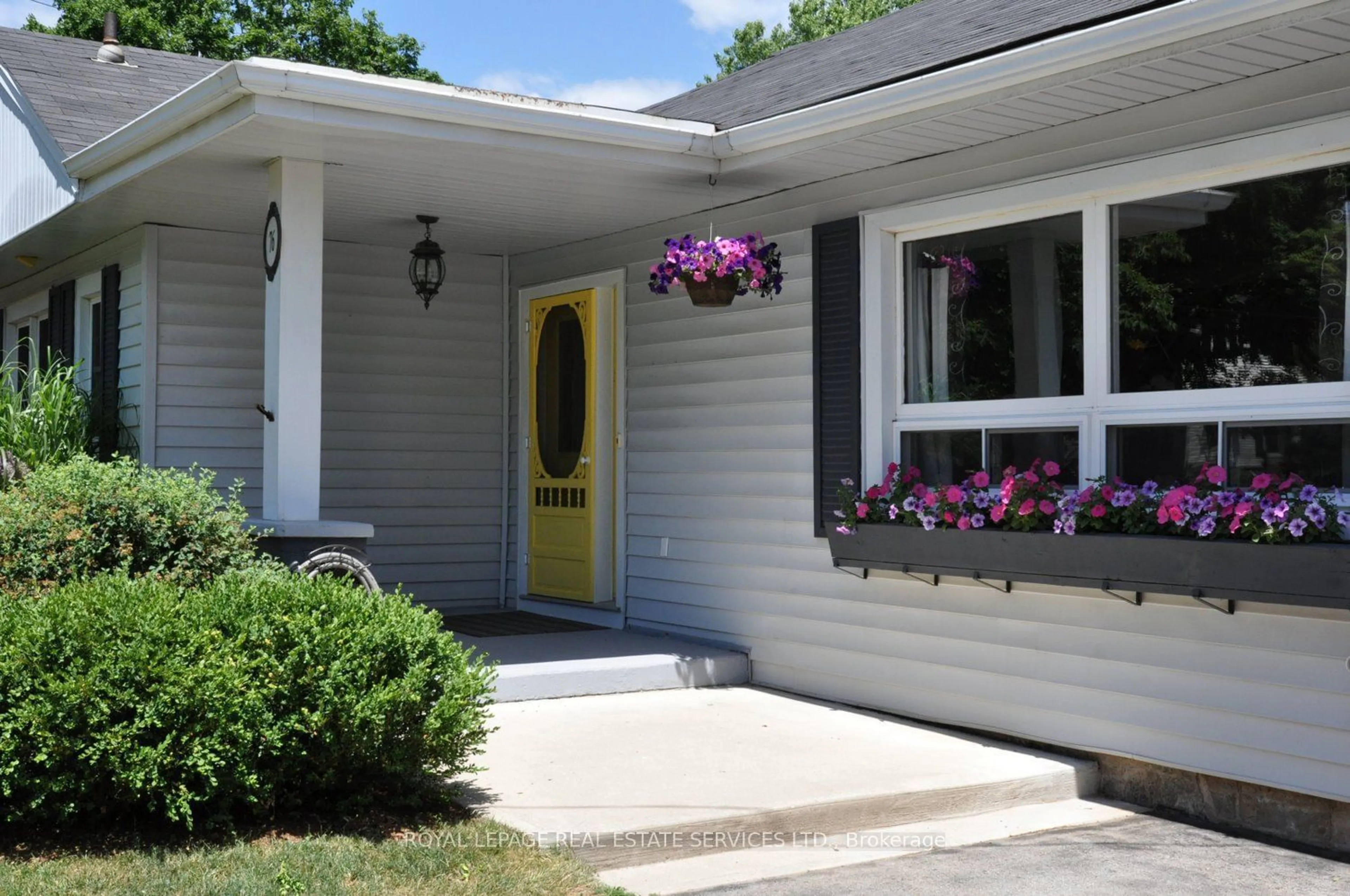 Home with vinyl exterior material, street for 76 Main St, Hamilton Ontario L0R 2H0