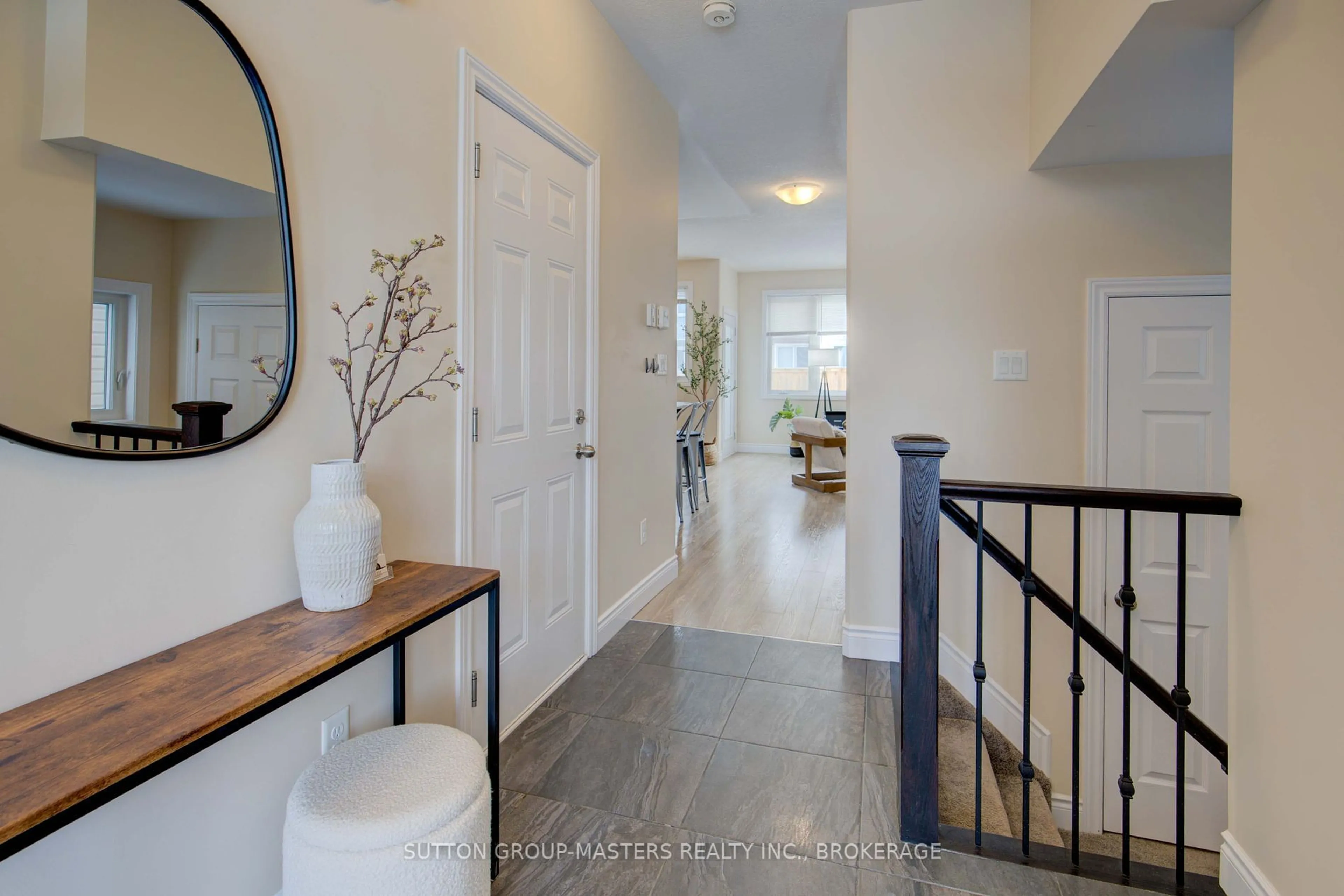 Indoor entryway for 528 Beth Cres, Kingston Ontario K7P 0K9