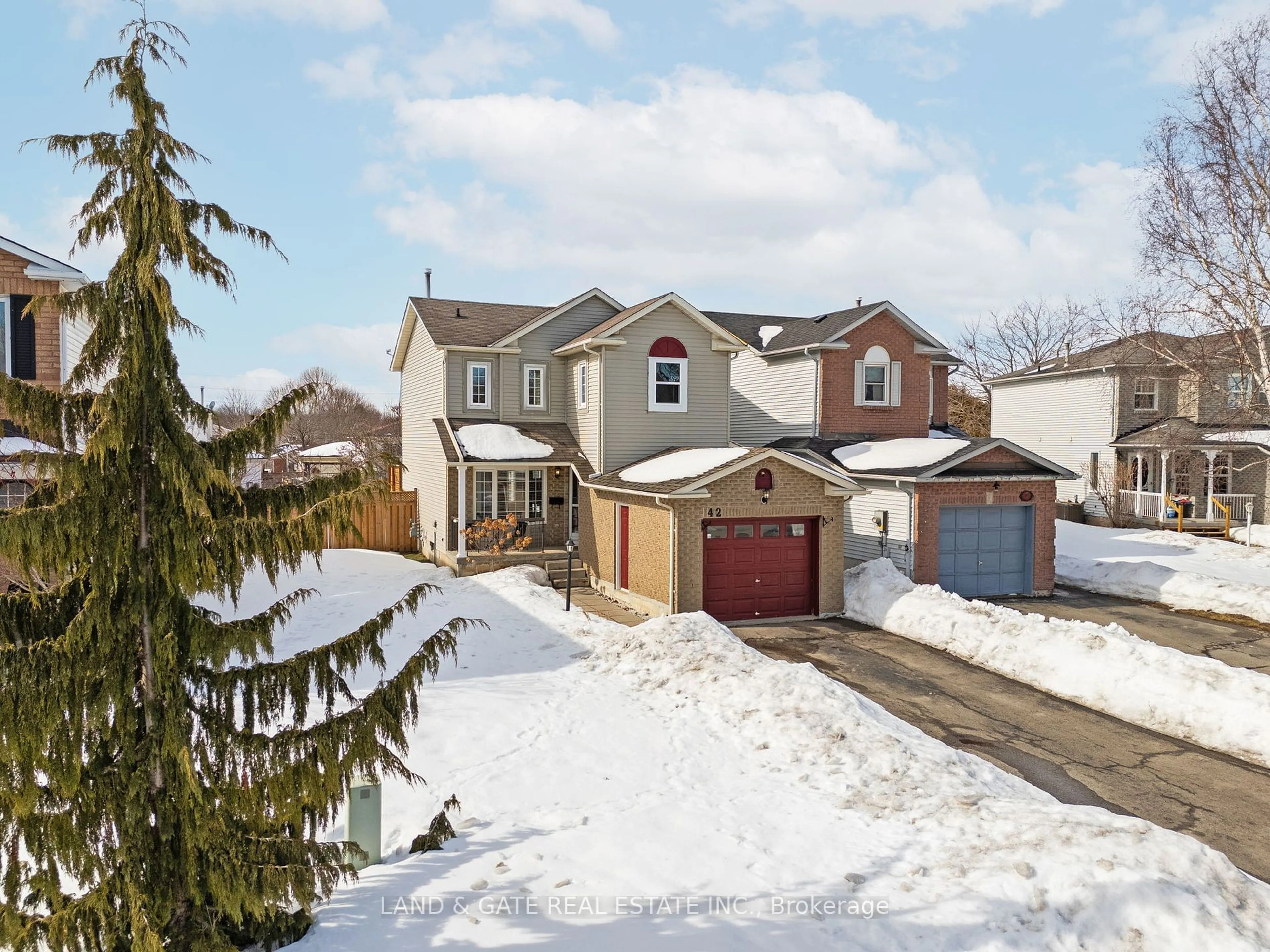 A pic from outside/outdoor area/front of a property/back of a property/a pic from drone, street for 42 Burnham Blvd, Port Hope Ontario L1A 4G5