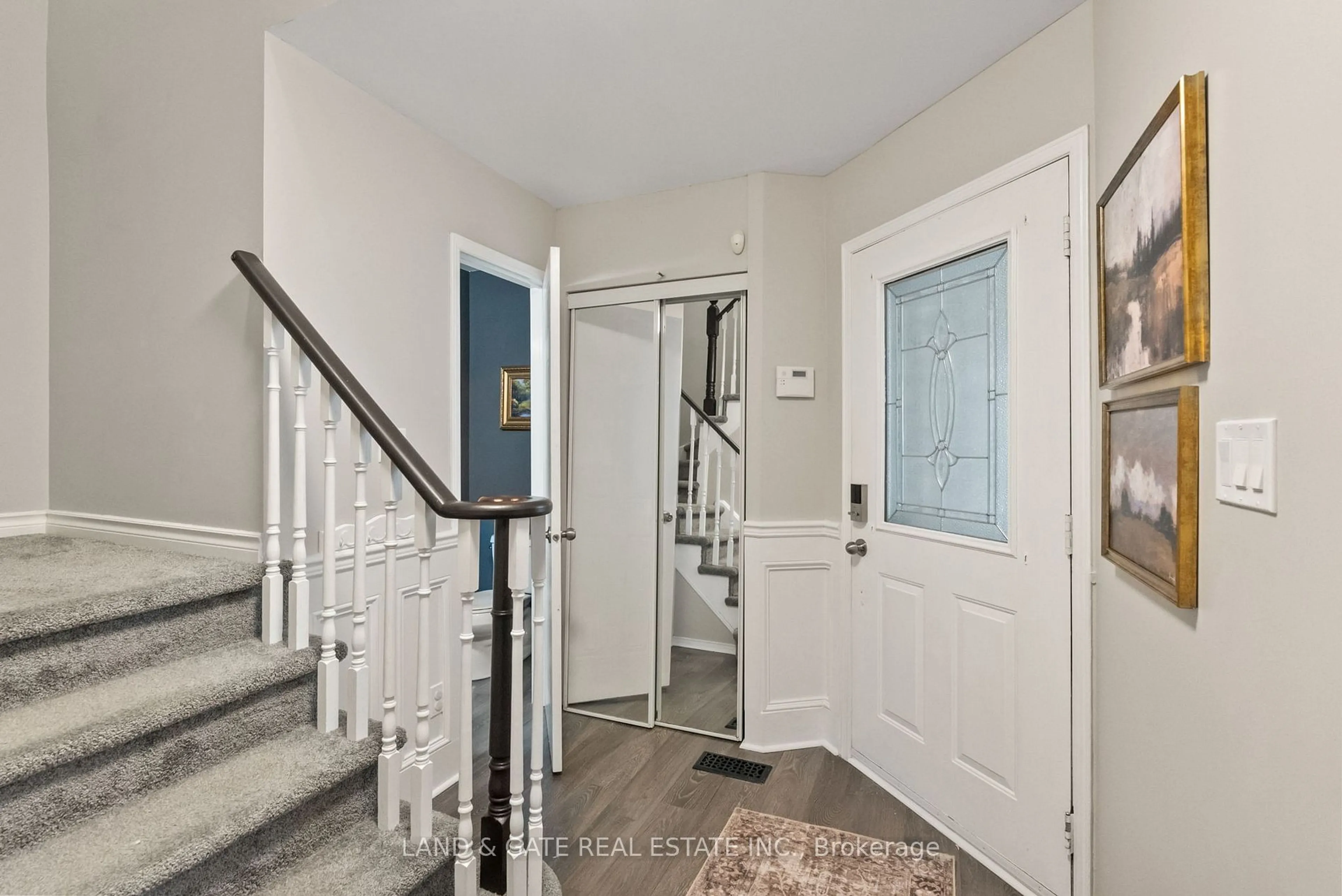 Indoor entryway for 42 Burnham Blvd, Port Hope Ontario L1A 4G5