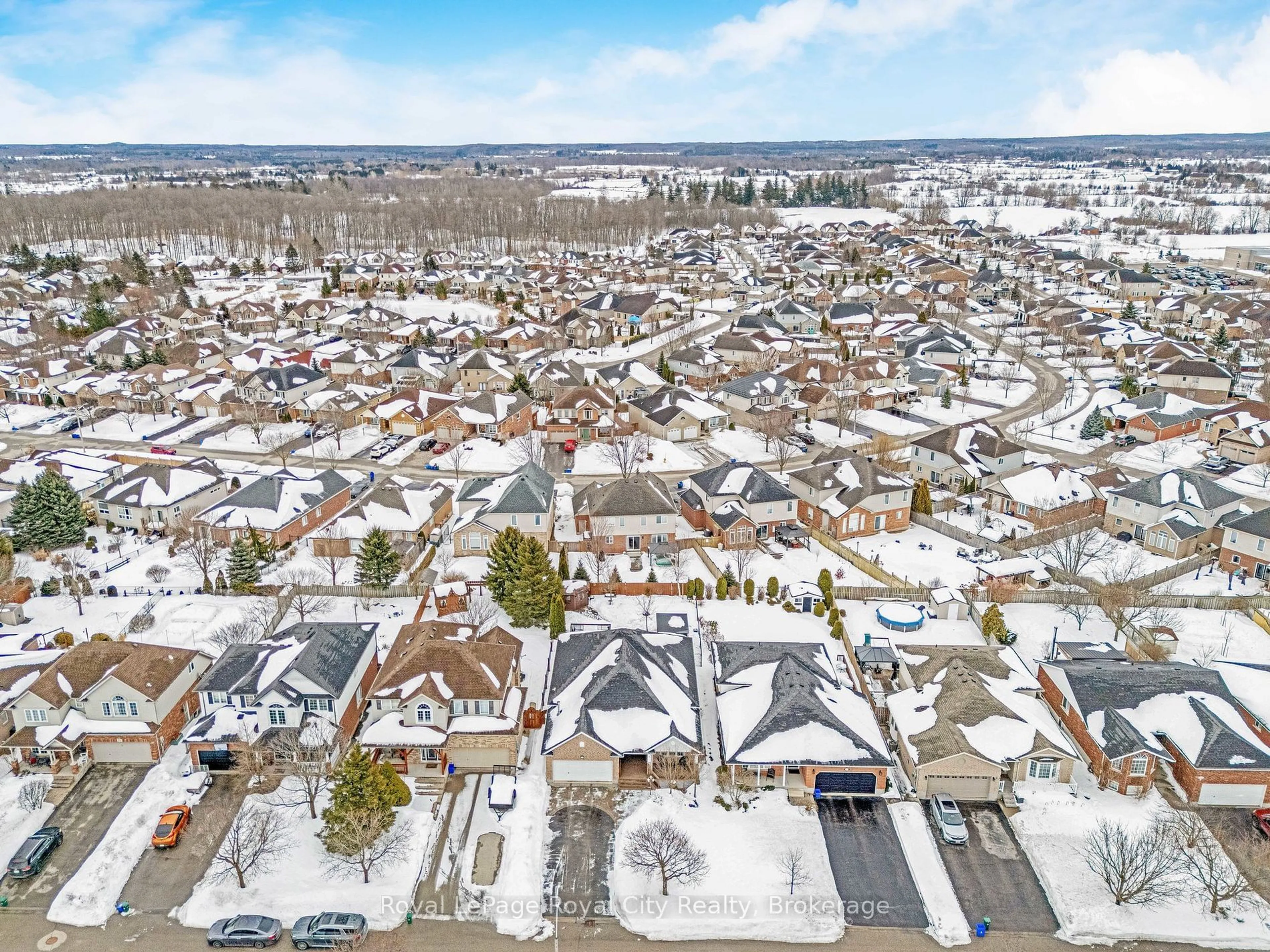 A pic from outside/outdoor area/front of a property/back of a property/a pic from drone, street for 139 Bernardi Cres, Guelph/Eramosa Ontario N0B 2K0