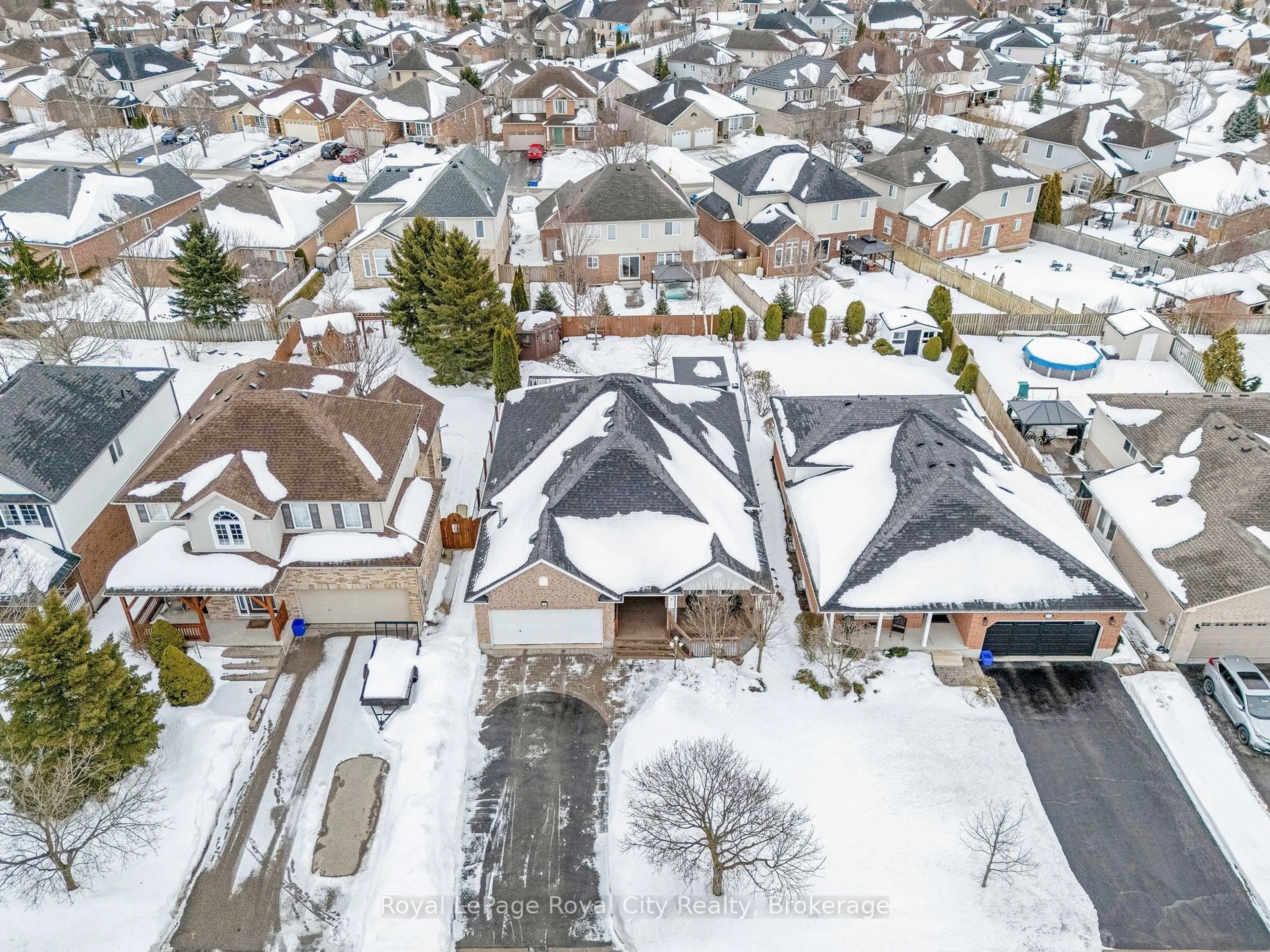 A pic from outside/outdoor area/front of a property/back of a property/a pic from drone, street for 139 Bernardi Cres, Guelph/Eramosa Ontario N0B 2K0