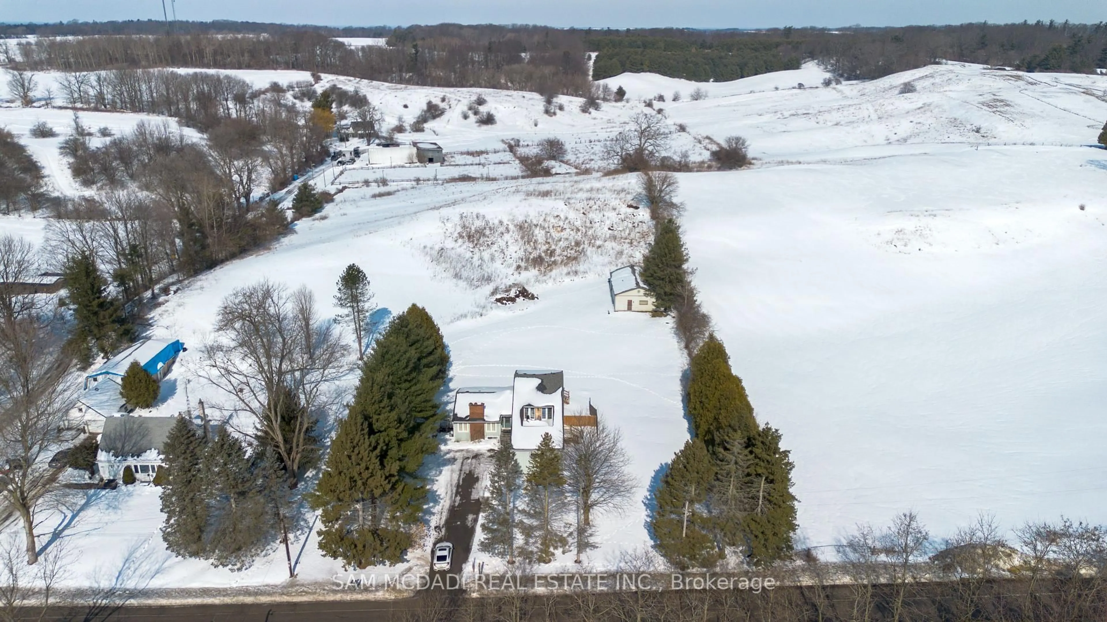 A pic from outside/outdoor area/front of a property/back of a property/a pic from drone, unknown for 855 Jerseyville Rd, Hamilton Ontario L0R 1R0