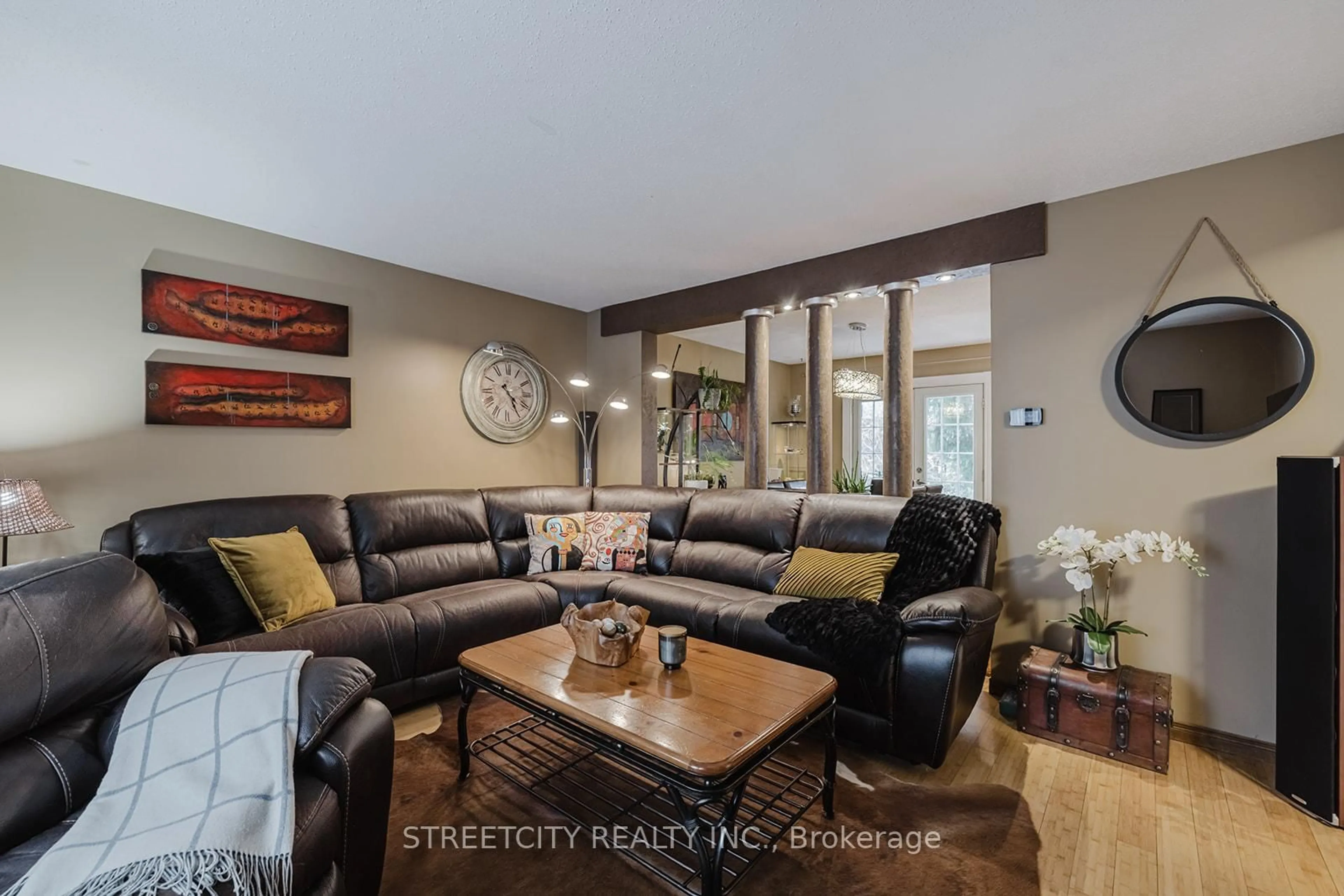 Living room with furniture, unknown for 437 SANDRINGHAM Cres, London Ontario N6C 5B3