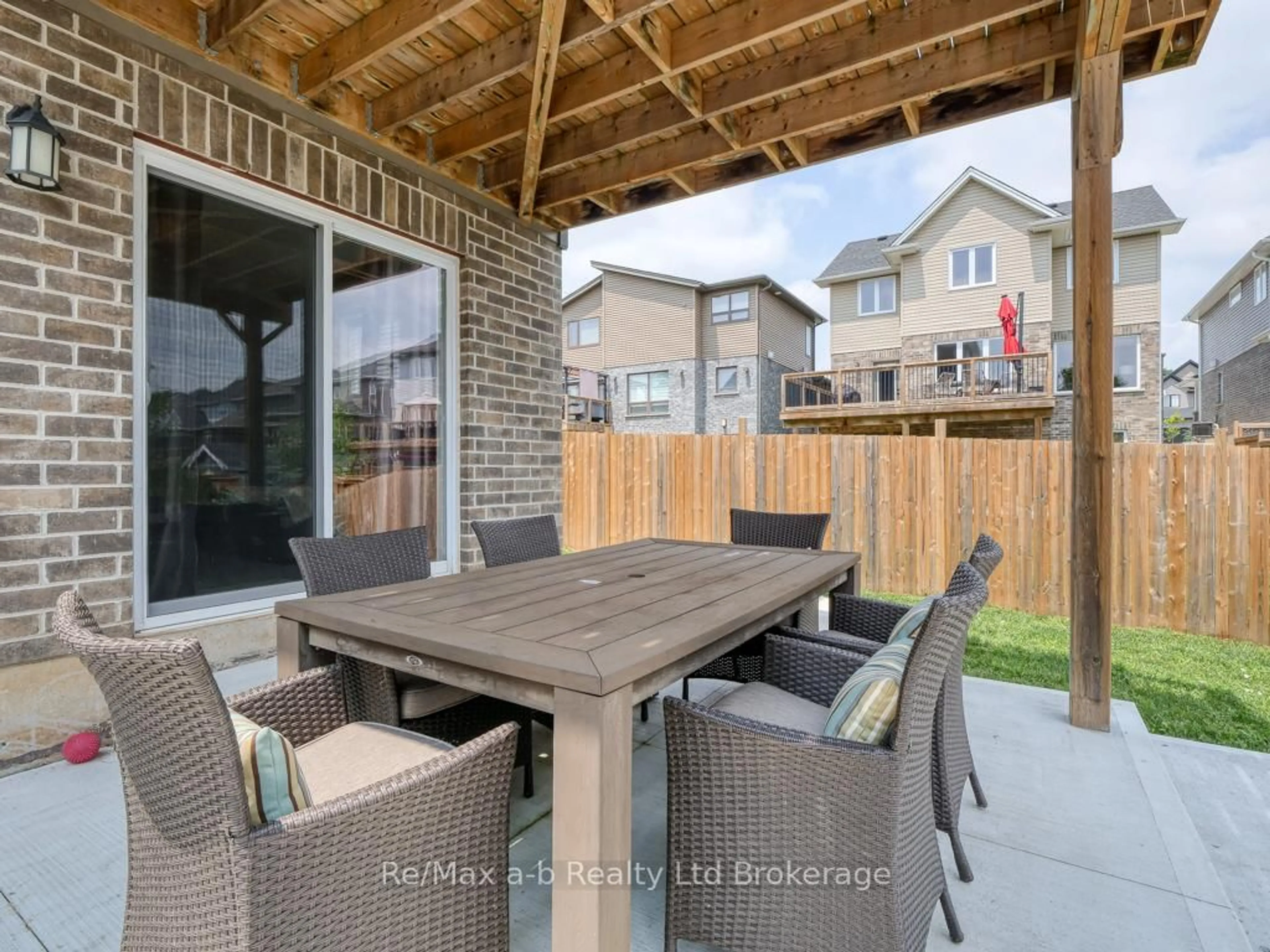 Patio, street for 158 Maple Lane, Tillsonburg Ontario N4G 0A2