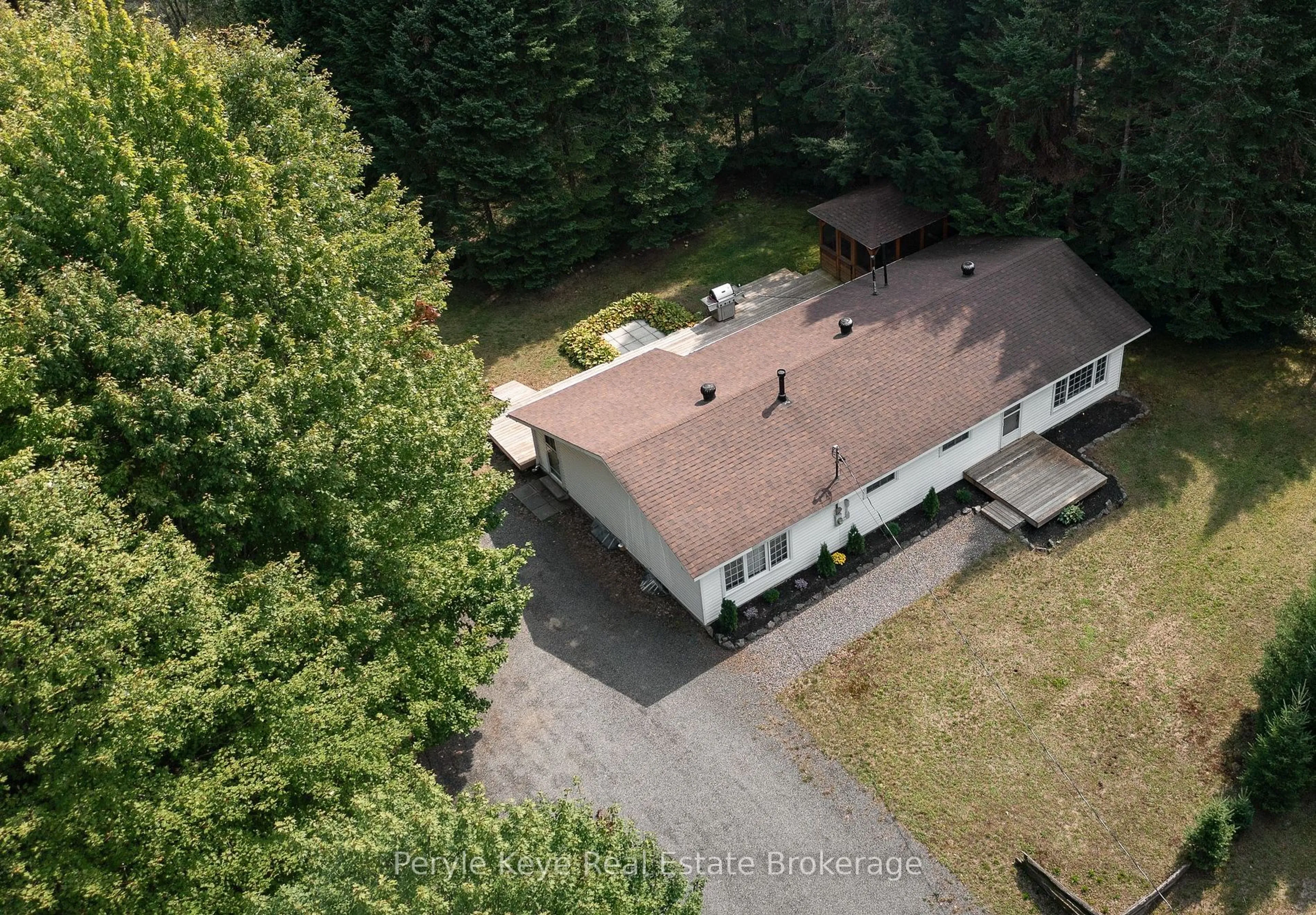 A pic from outside/outdoor area/front of a property/back of a property/a pic from drone, unknown for 1098 Lawrence Pit Rd, Muskoka Lakes Ontario P0B 1M0