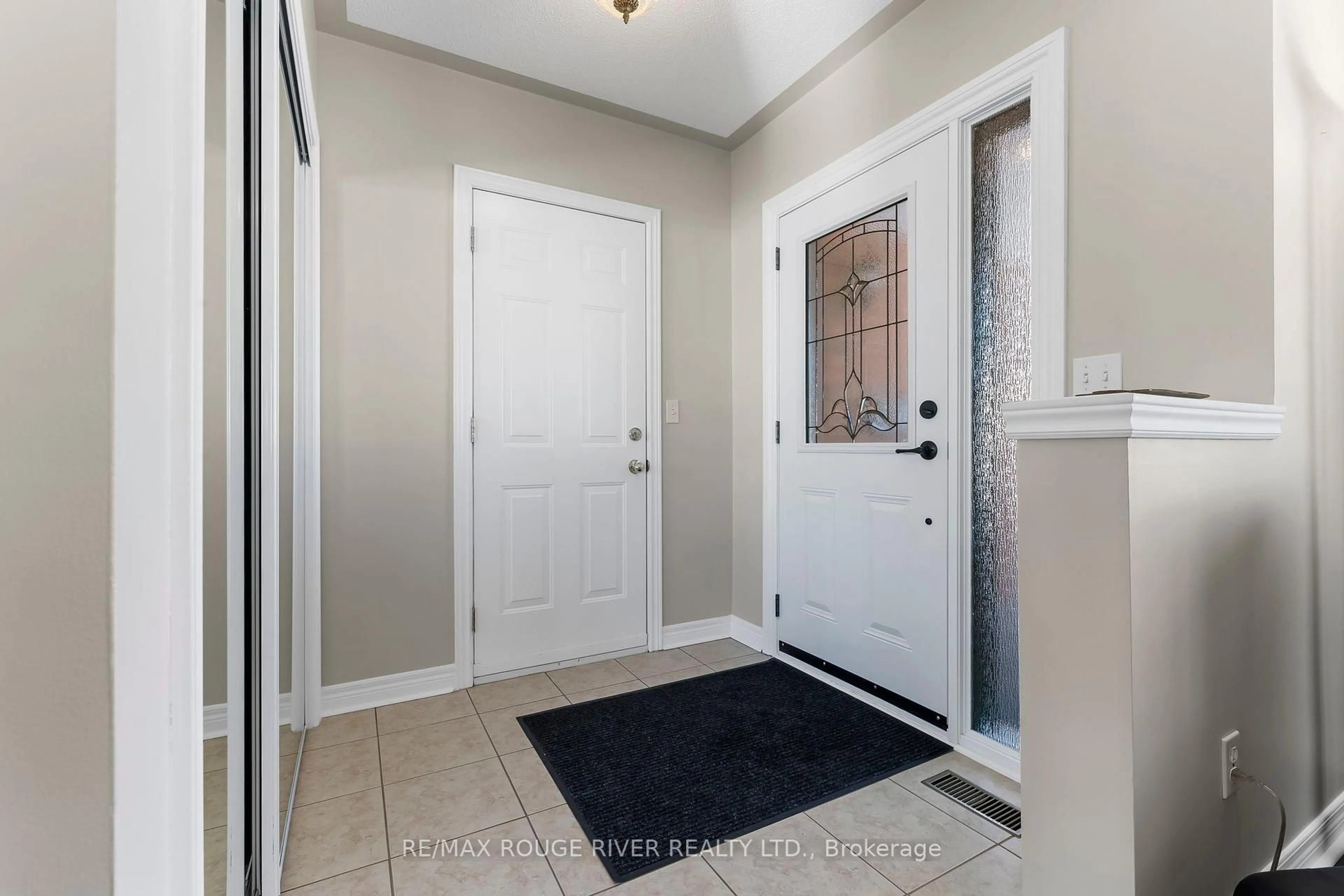 Indoor entryway for 38 Jeffries St, Port Hope Ontario L1A 4K9