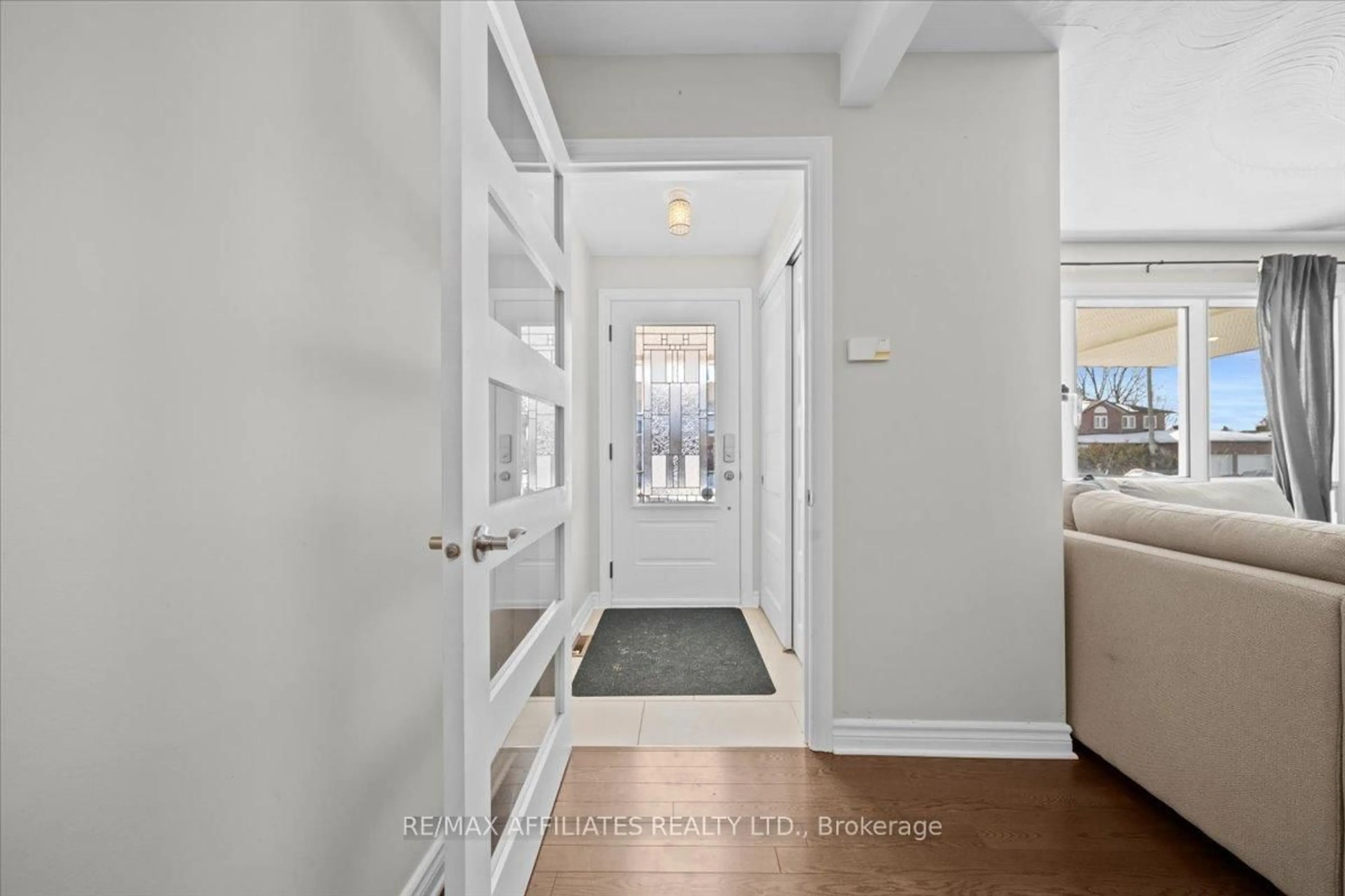 Indoor entryway for 1819 Rosebella Ave, Blossom Park - Airport and Area Ontario K1T 1G4