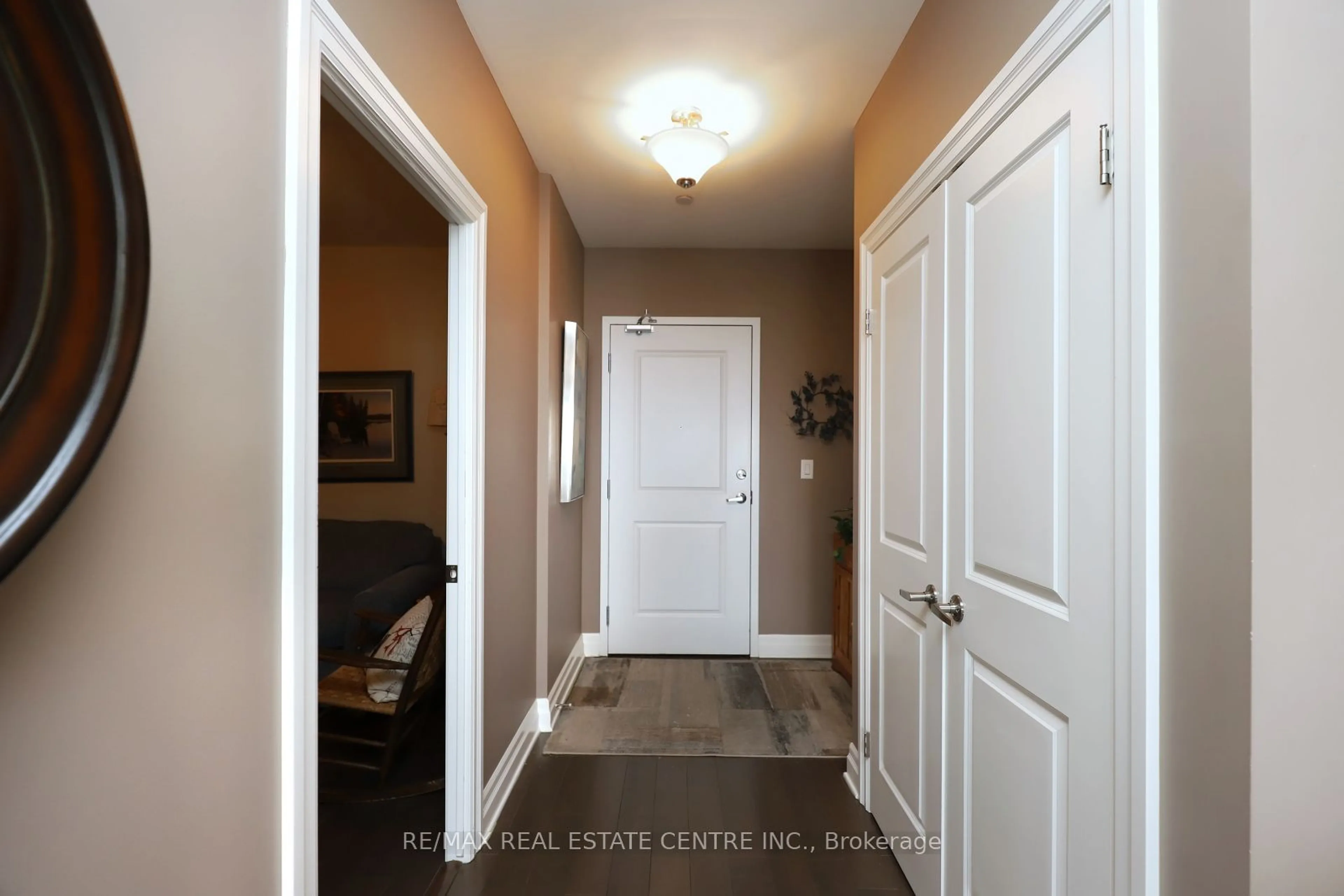 Indoor entryway for 160 Macdonell St #1005, Guelph Ontario N1H 0A9