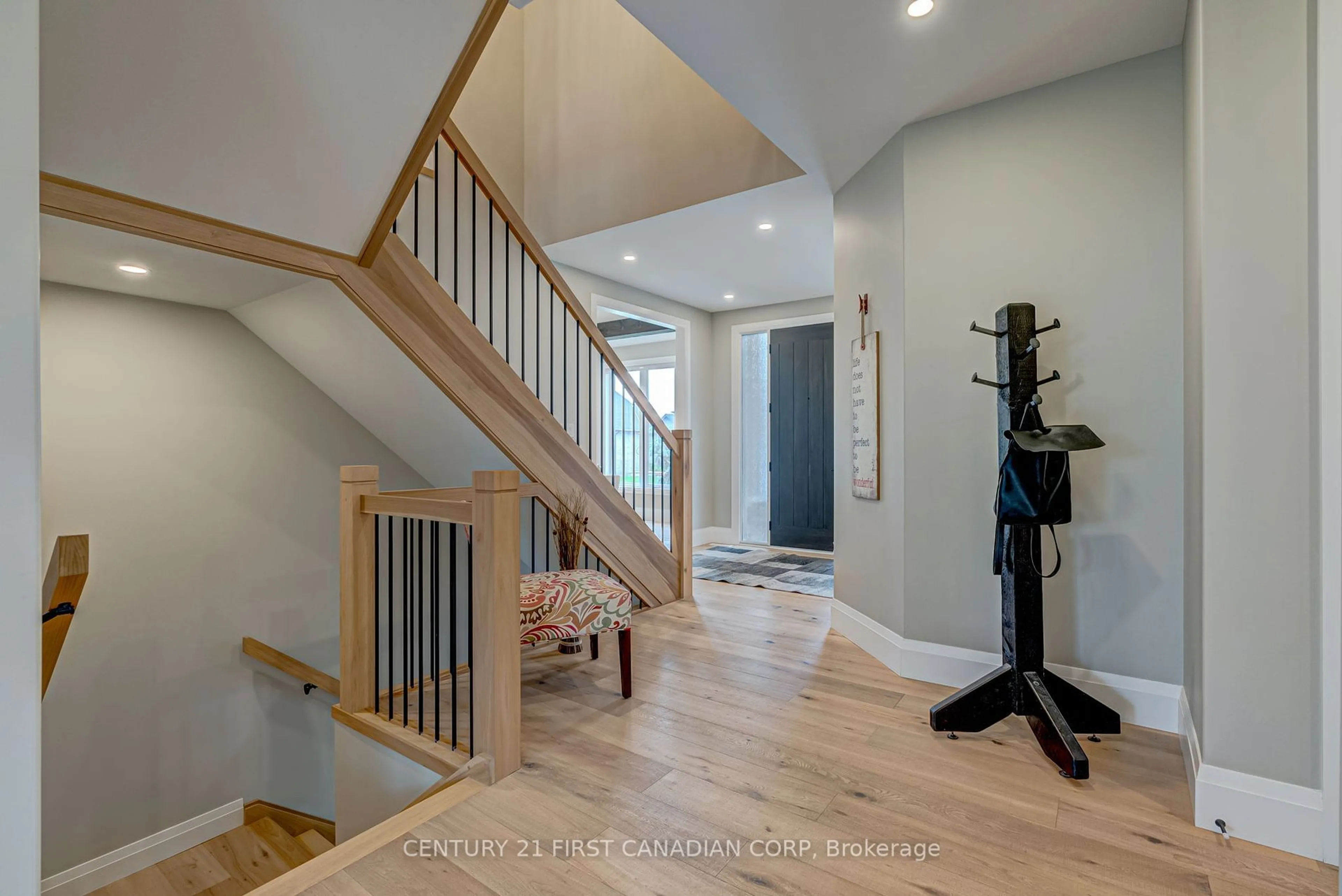 Indoor entryway for 7442 SILVER CREEK Cres, London Ontario N6P 0G6