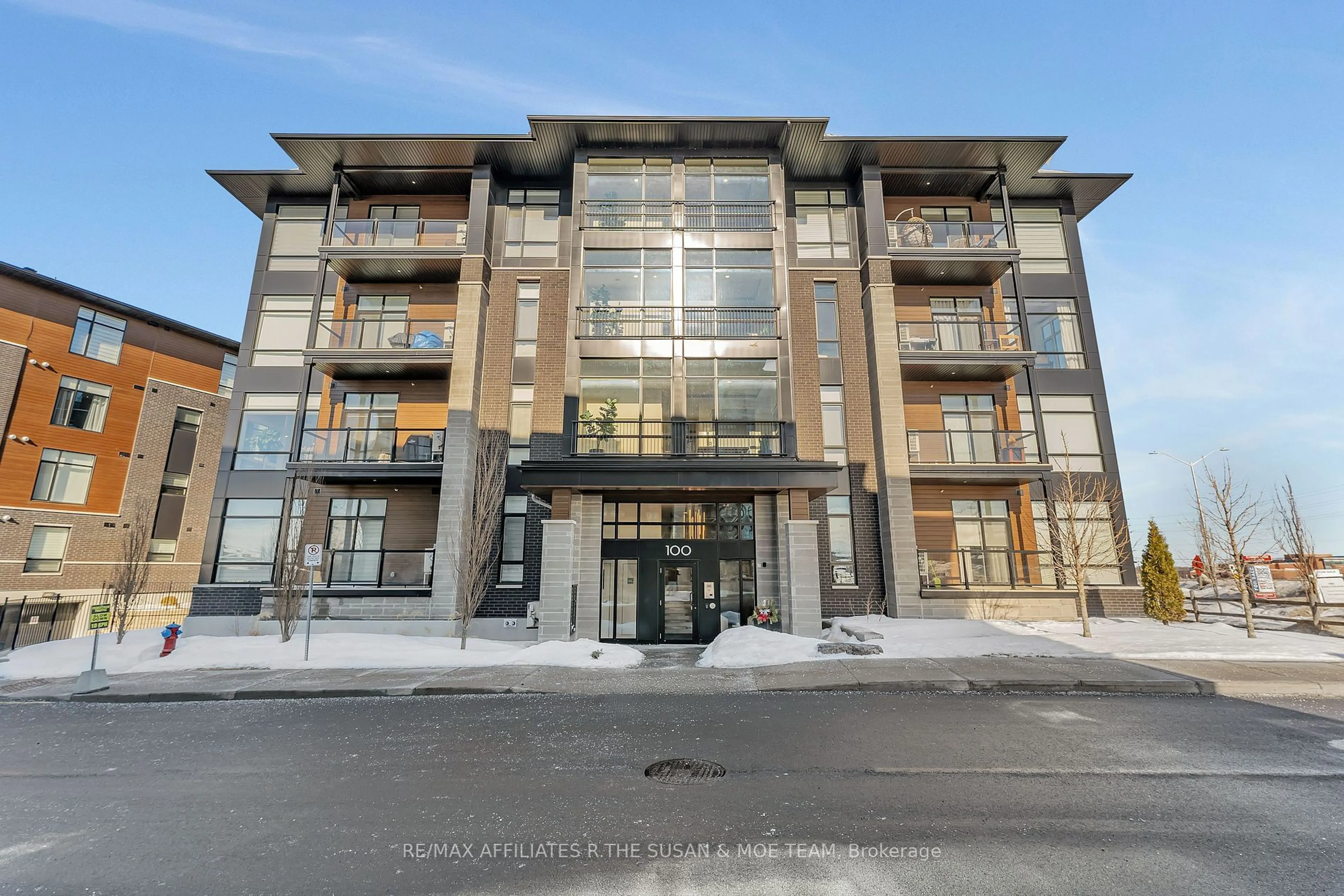 Indoor foyer for 100 CORTILE #203, Blossom Park - Airport and Area Ontario K1V 2S8